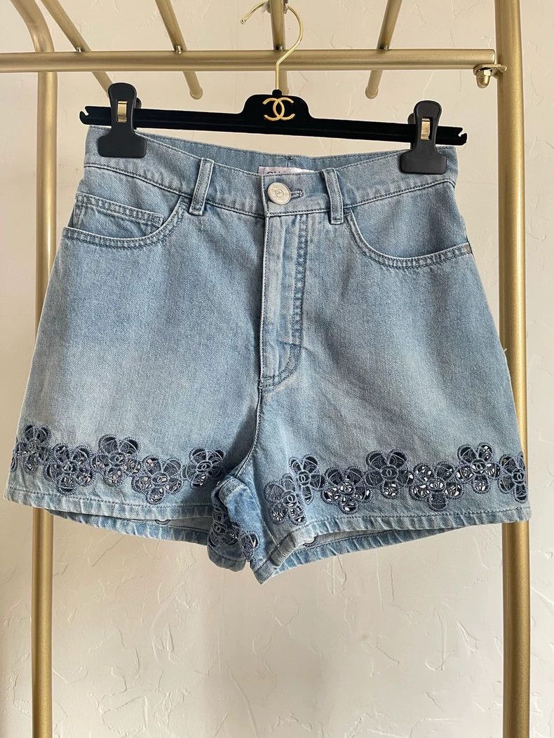 Chanel Chanel 24s hollow flower short Size 34" / US 12 / IT 48 - 1 Thumbnail