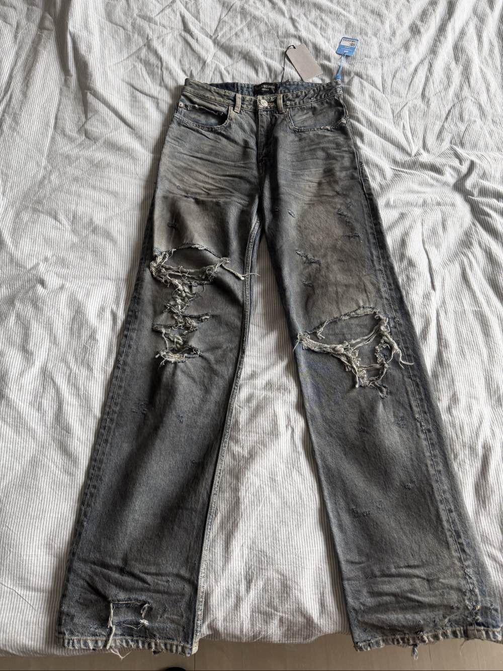Balenciaga Balenciaga Distressed Denim Jeans XS Size US 28 / EU 44 - 1 Thumbnail