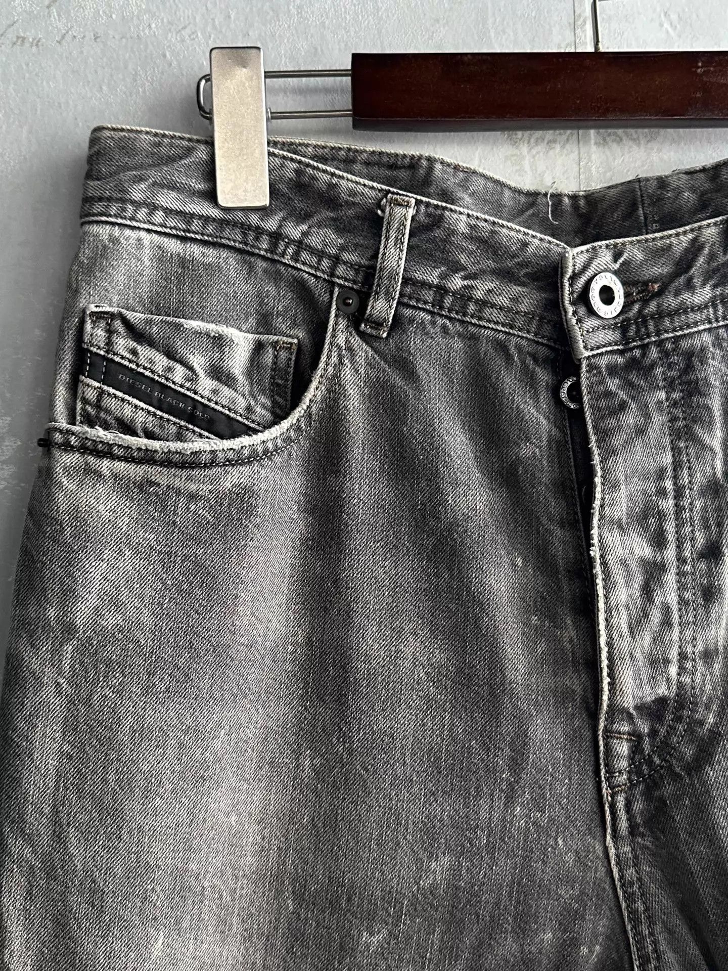 Diesel Diesel Black Gold Early Distressed Snowflake 32 Jeans Size US 32 / EU 48 - 1 Thumbnail