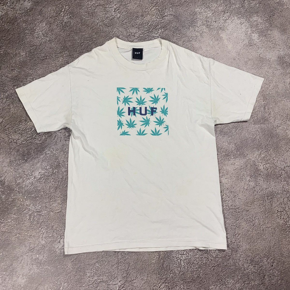 Vintage Vintage Y2K HUF Graphic Tee Weed Leaf Streetwear Skate L Size US L / EU 52-54 / 3 - 1 Thumbnail