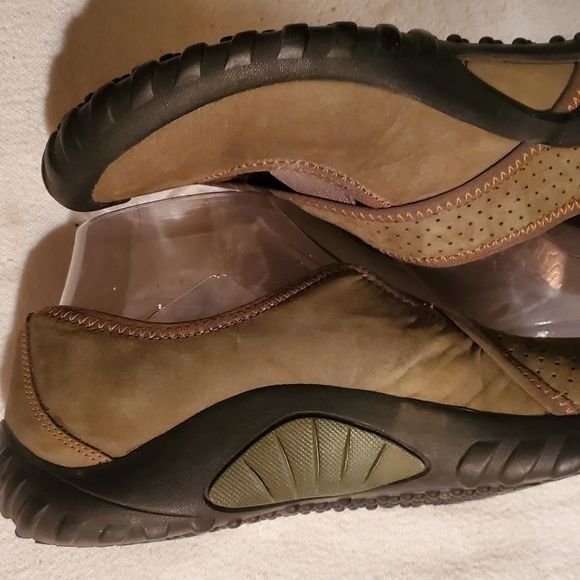 Vintage Private by Clark's Non-Slip Soles Suede Uppers Sz. 7.5 Loafe Size US 7.5 / IT 37.5 - 3 Thumbnail