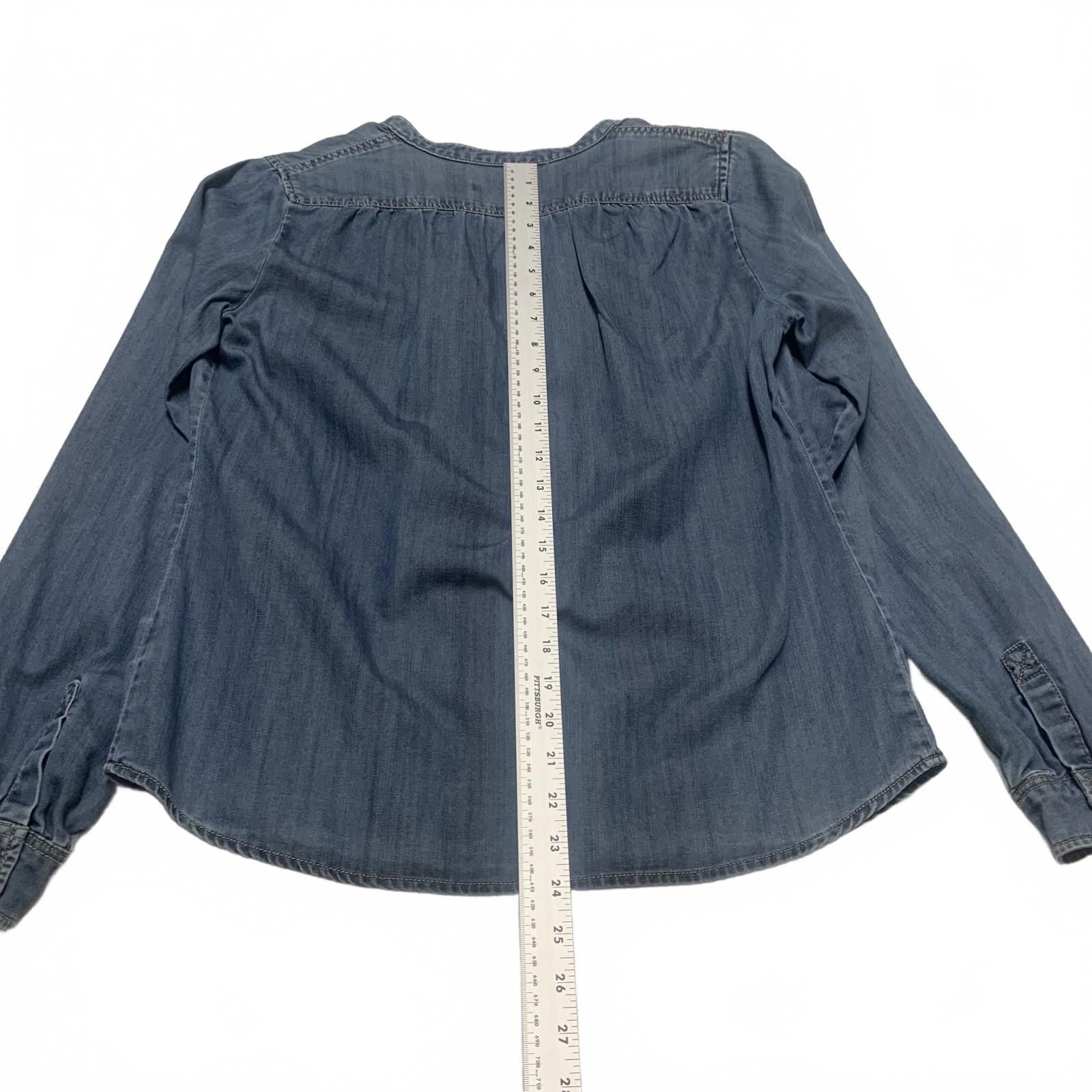 Kendrick Lamar Kenar Women's M Light Blue Denim Button Down Shirt Size M / US 6-8 / IT 42-44 - 10 Thumbnail