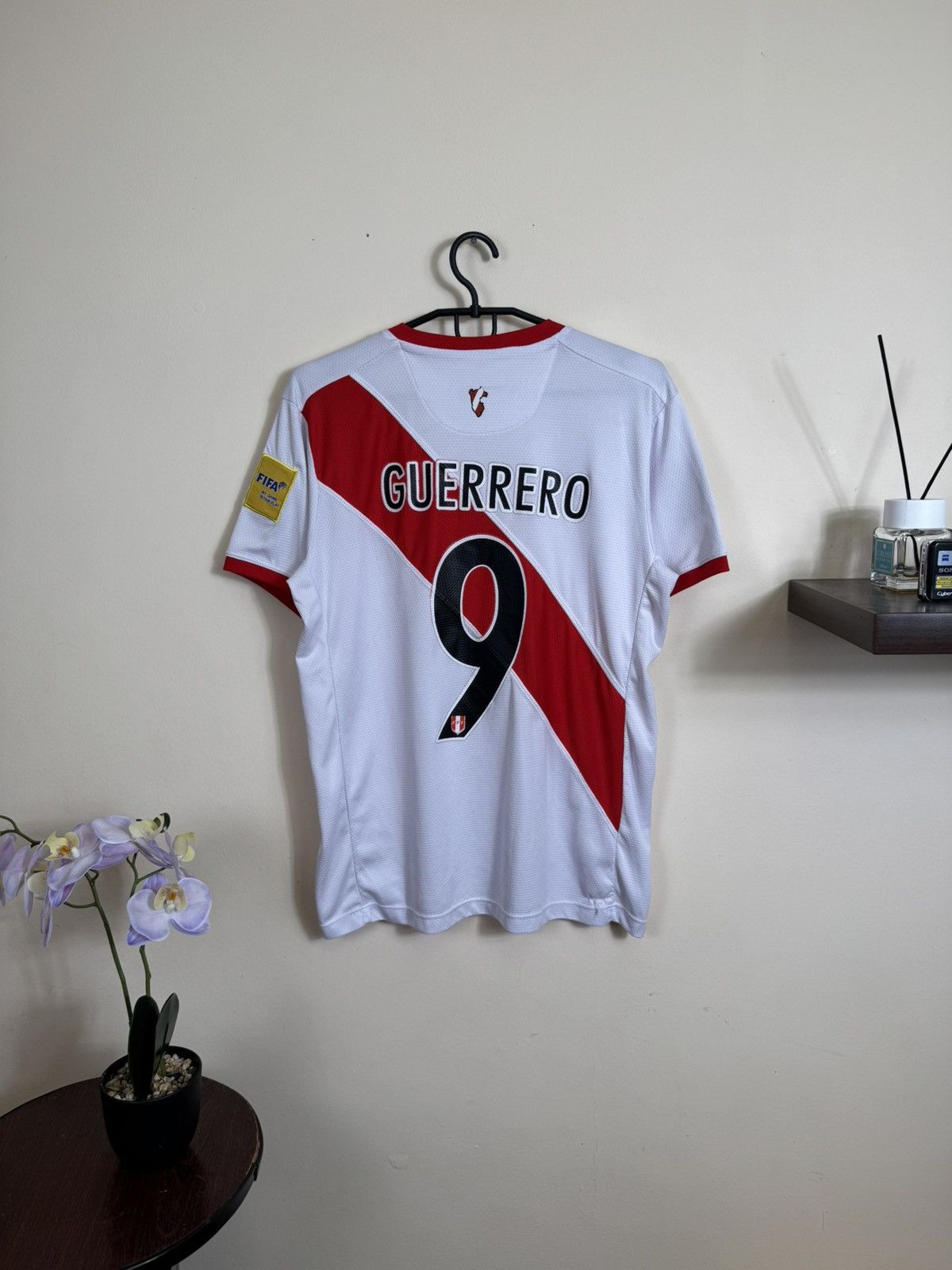 Umbro Umbro Peru FPF Jersey 2018 Guerrero #9 Football Shirt Home Size US M / EU 48-50 / 2 - 3 Thumbnail