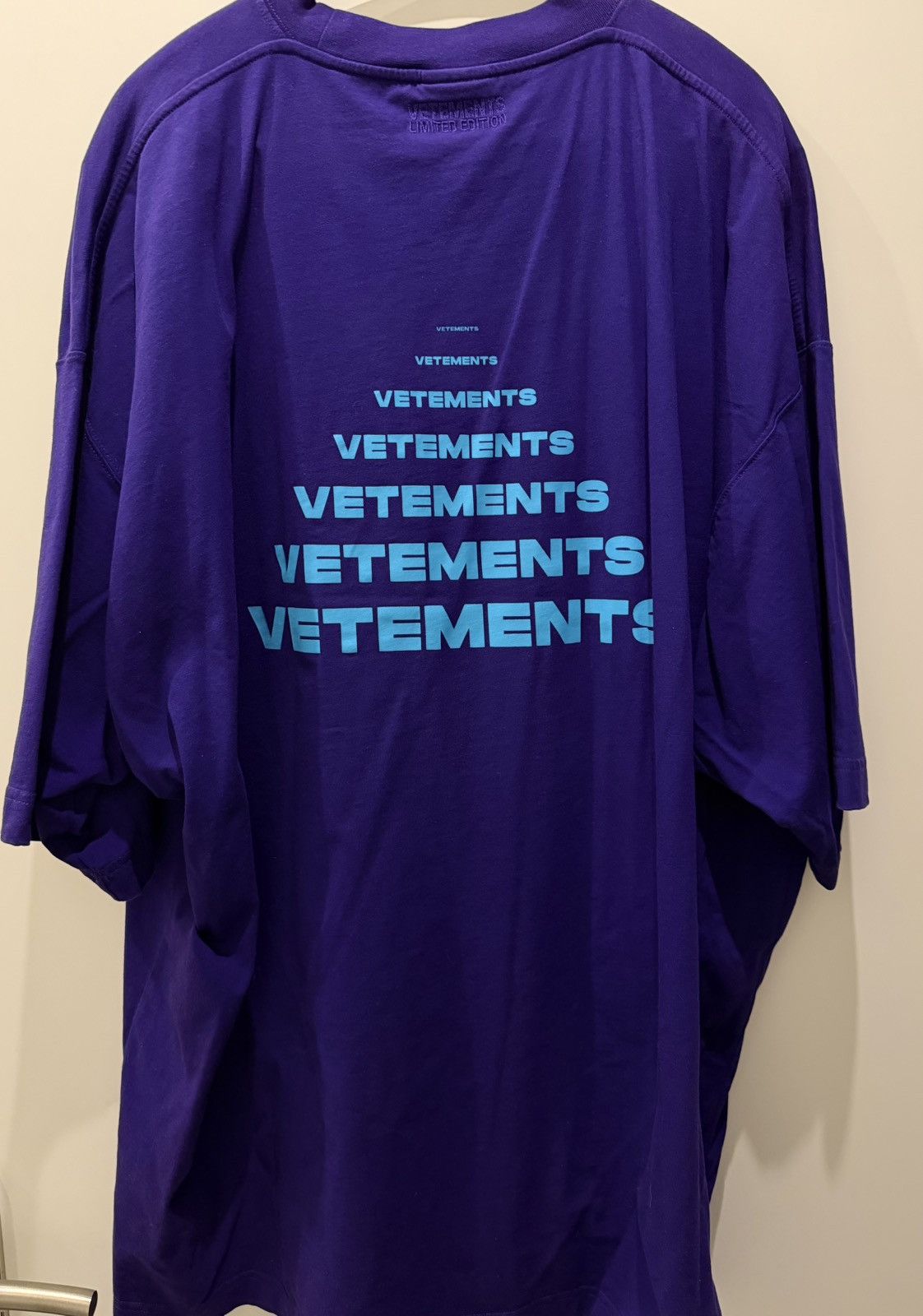 Vetements Vetements - Pyramid Logo Shirt Size US L / EU 52-54 / 3 - 2 Thumbnail