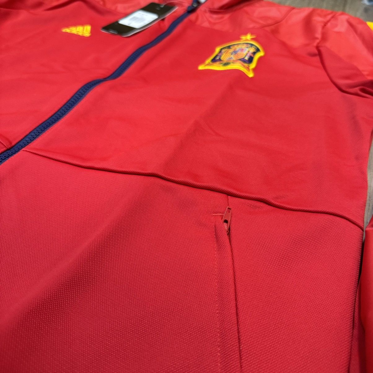 Adidas Spain Euro2012 adidas light jacket 2 (bnwt) Size US L / EU 52-54 / 3 - 4 Thumbnail