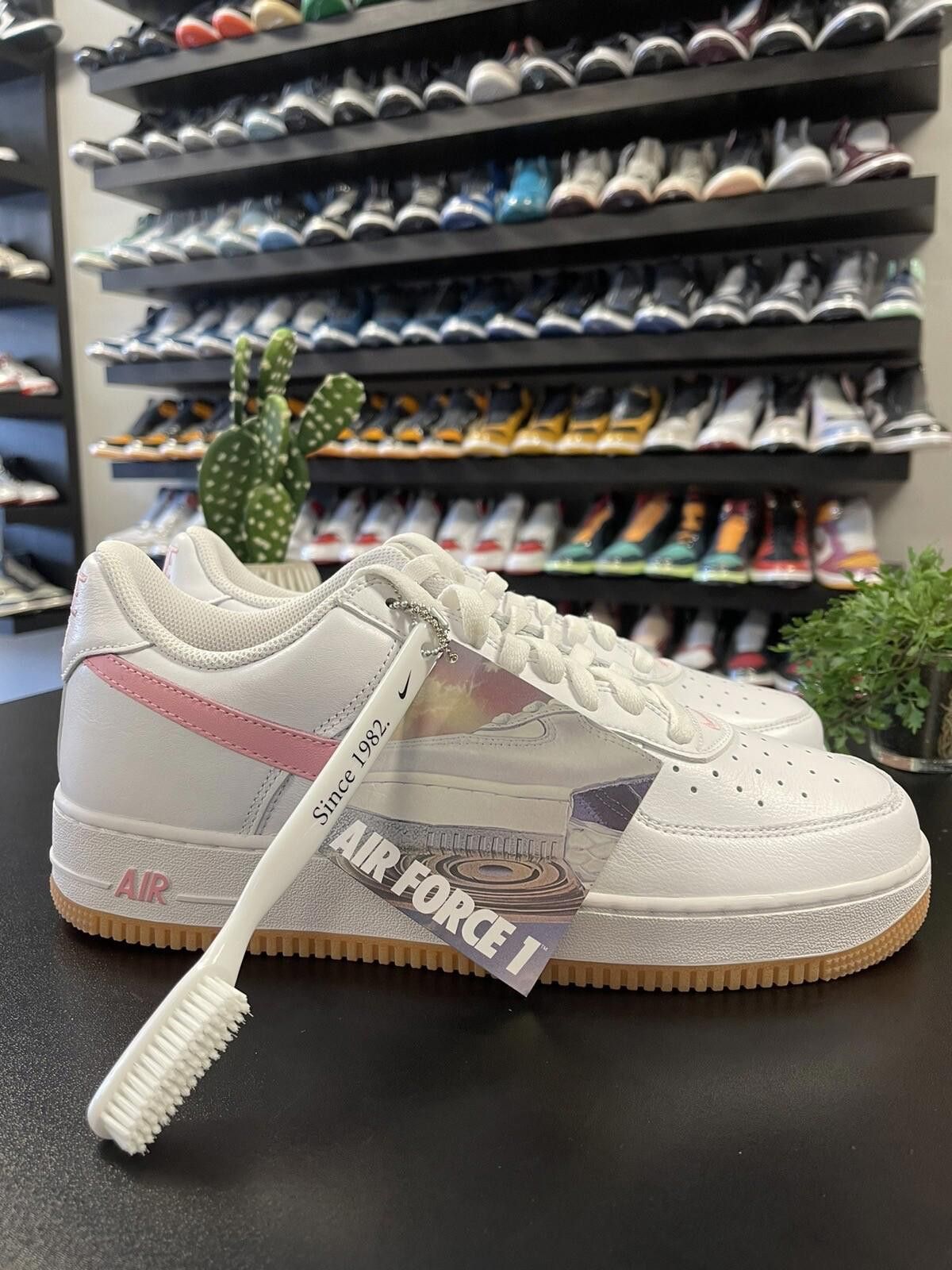 Nike Size 11 - Nike Air Force 1 Low Retro Valentines Day White Size US 11 / EU 44 - 3 Thumbnail