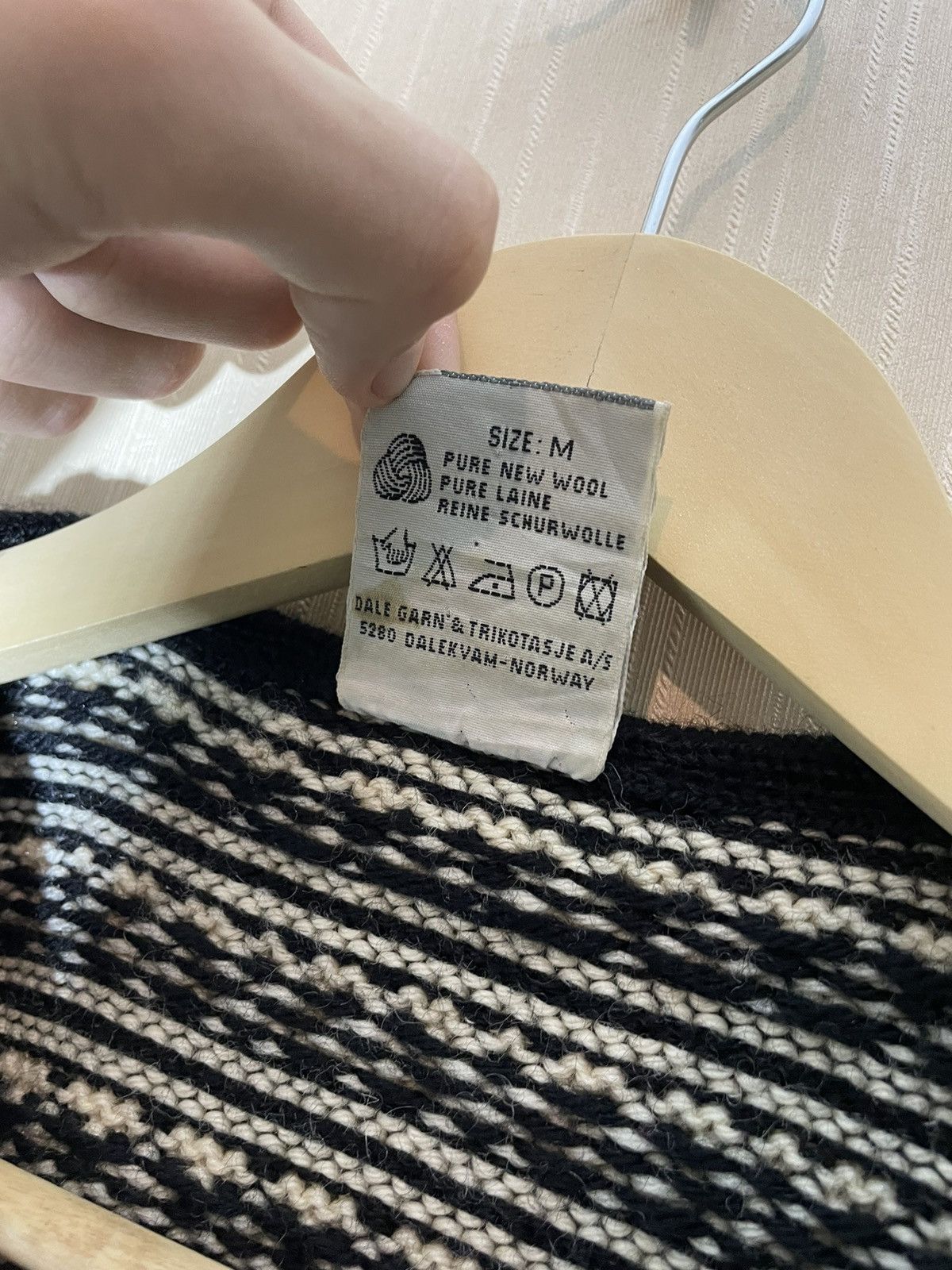Dale Of Norway × Japanese Brand Dale Of Norway vintage streetwear sweater Size US M / EU 48-50 / 2 - 5 Thumbnail