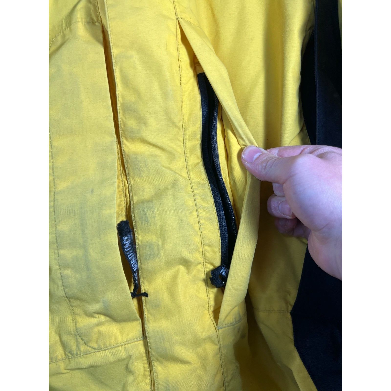 The North Face Vintage The North Face Mountain Jacket Men Black Yellow Colo Size US L / EU 52-54 / 3 - 5 Thumbnail