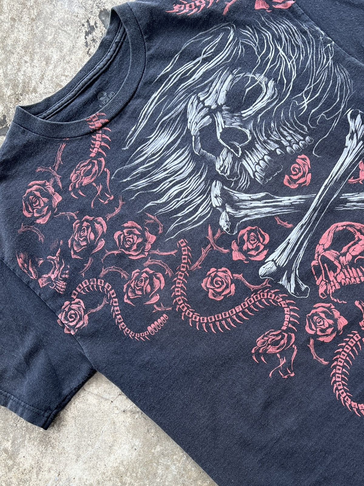 Vintage Y2K Skull Rose Snake Liquid Blue Graphic Tee Medium Size US M / EU 48-50 / 2 - 1 Thumbnail