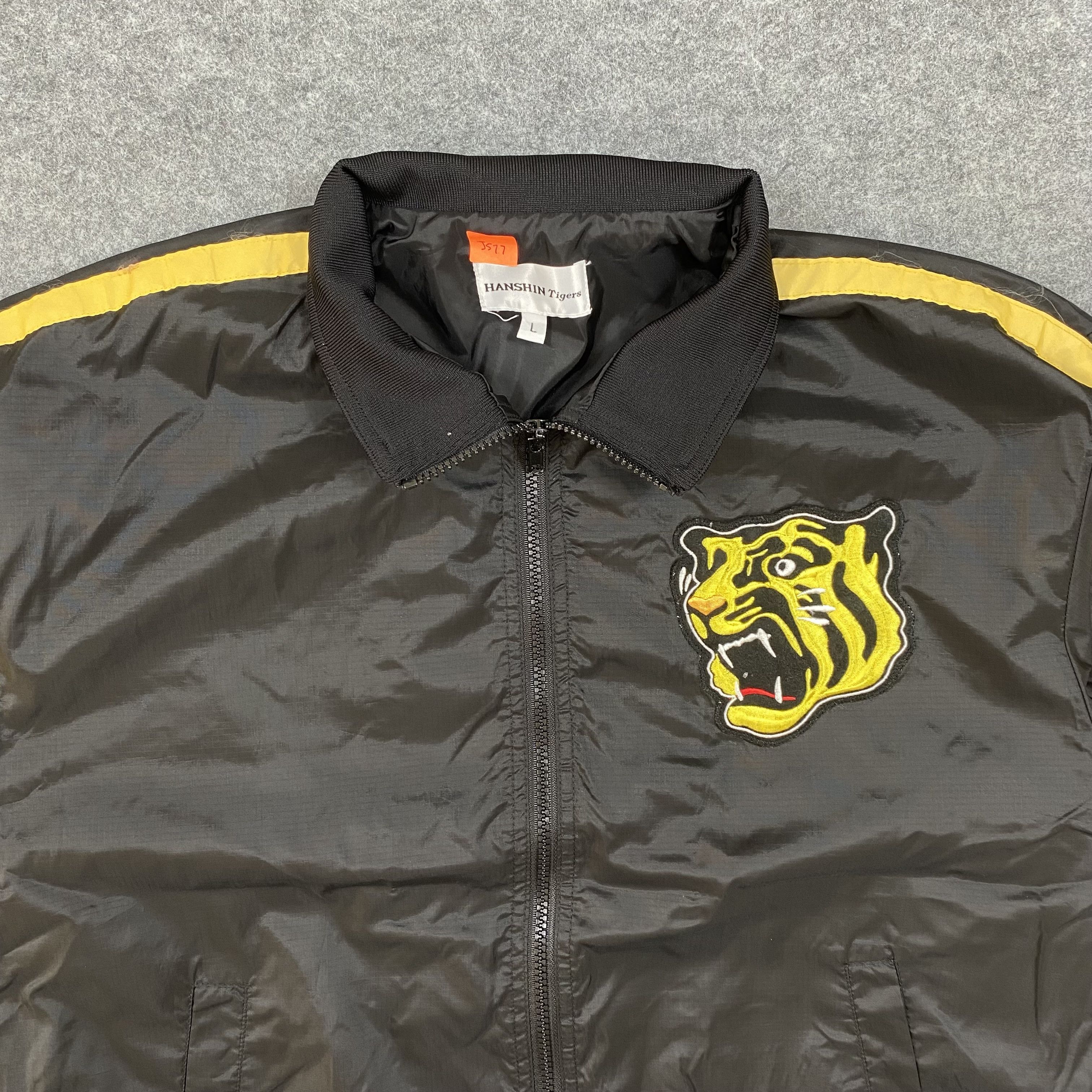 Japanese Brand VINTAGE Hanshin Tigers Japanese Baseball Bomber Jacket-J577 Size US L / EU 52-54 / 3 - 7 Thumbnail