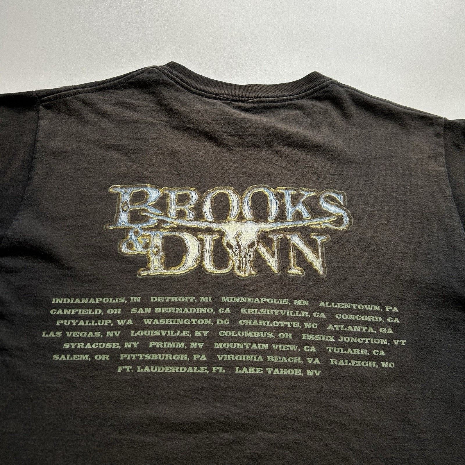 Band Tees × Vintage Vintage Brooks & Dunn T-Shirt Medium Y2K Fire Art Sun Faded Size US M / EU 48-50 / 2 - 3 Thumbnail