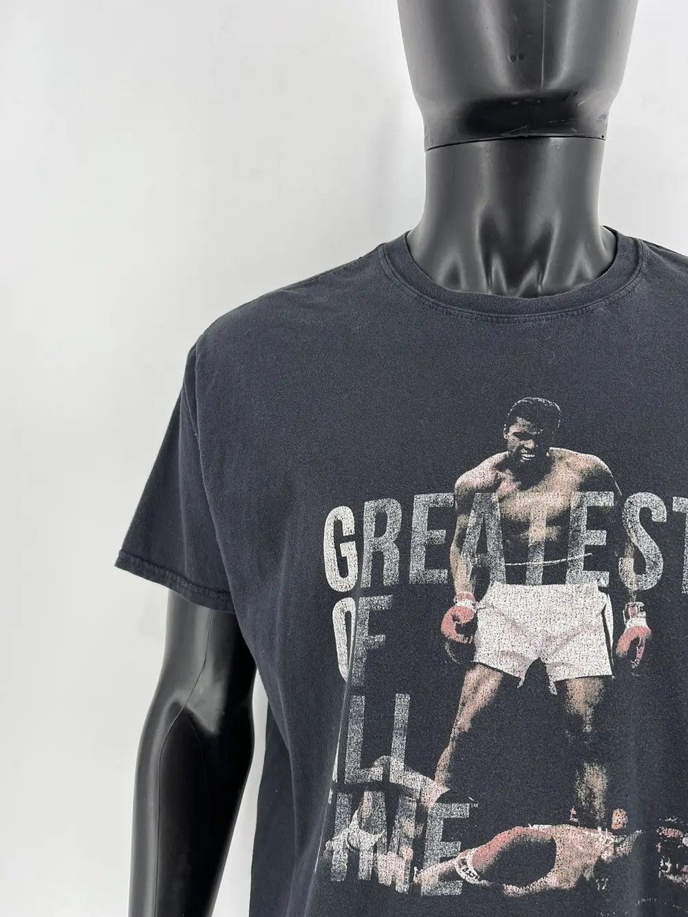 Vintage Y2K The Greatest Muhammad Ali American Boxer Faded Tshirts Size US XL / EU 56 / 4 - 6 Thumbnail