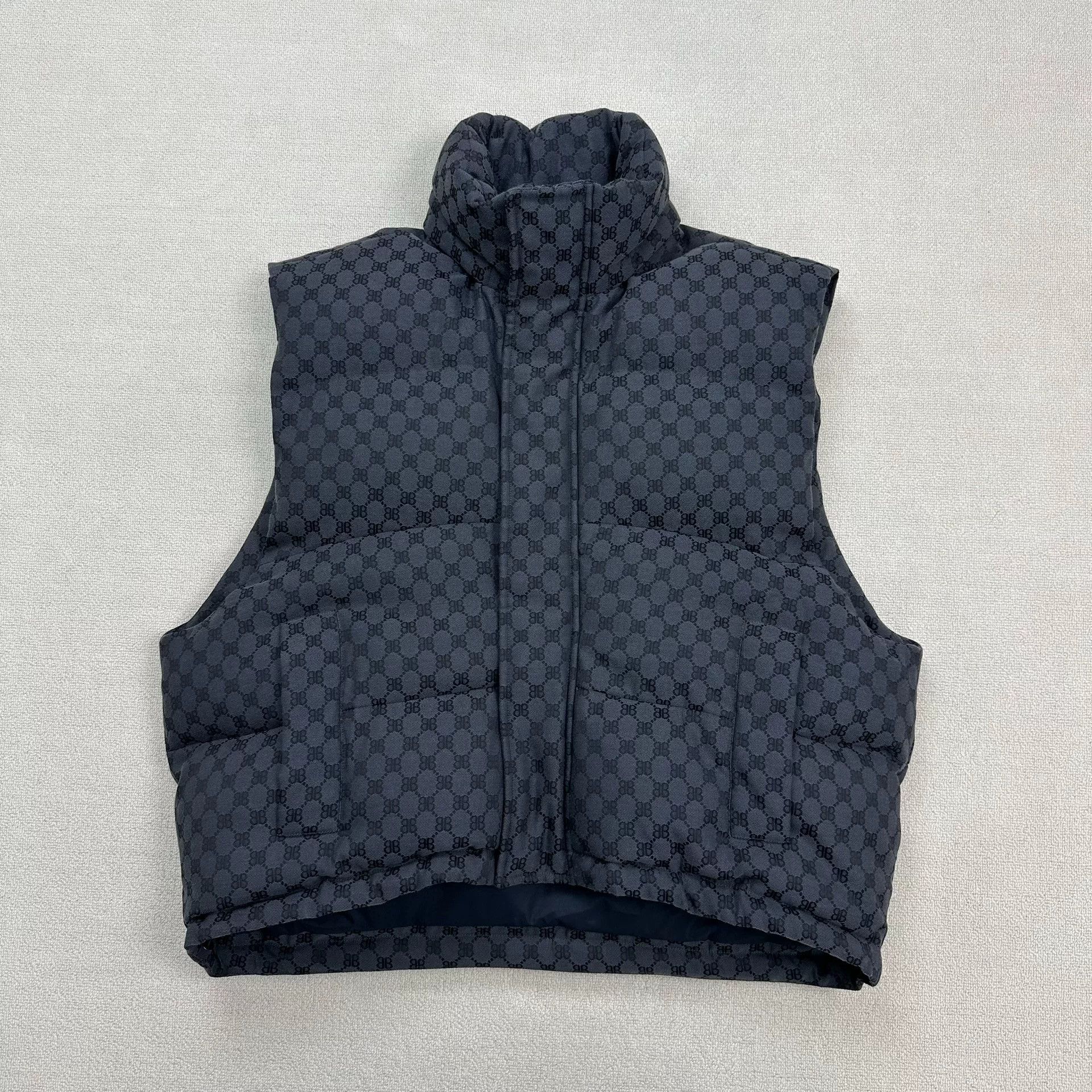 Balenciaga balenciaga gucci logo cotton vest size 36 Size US L / EU 52-54 / 3 - 1 Thumbnail
