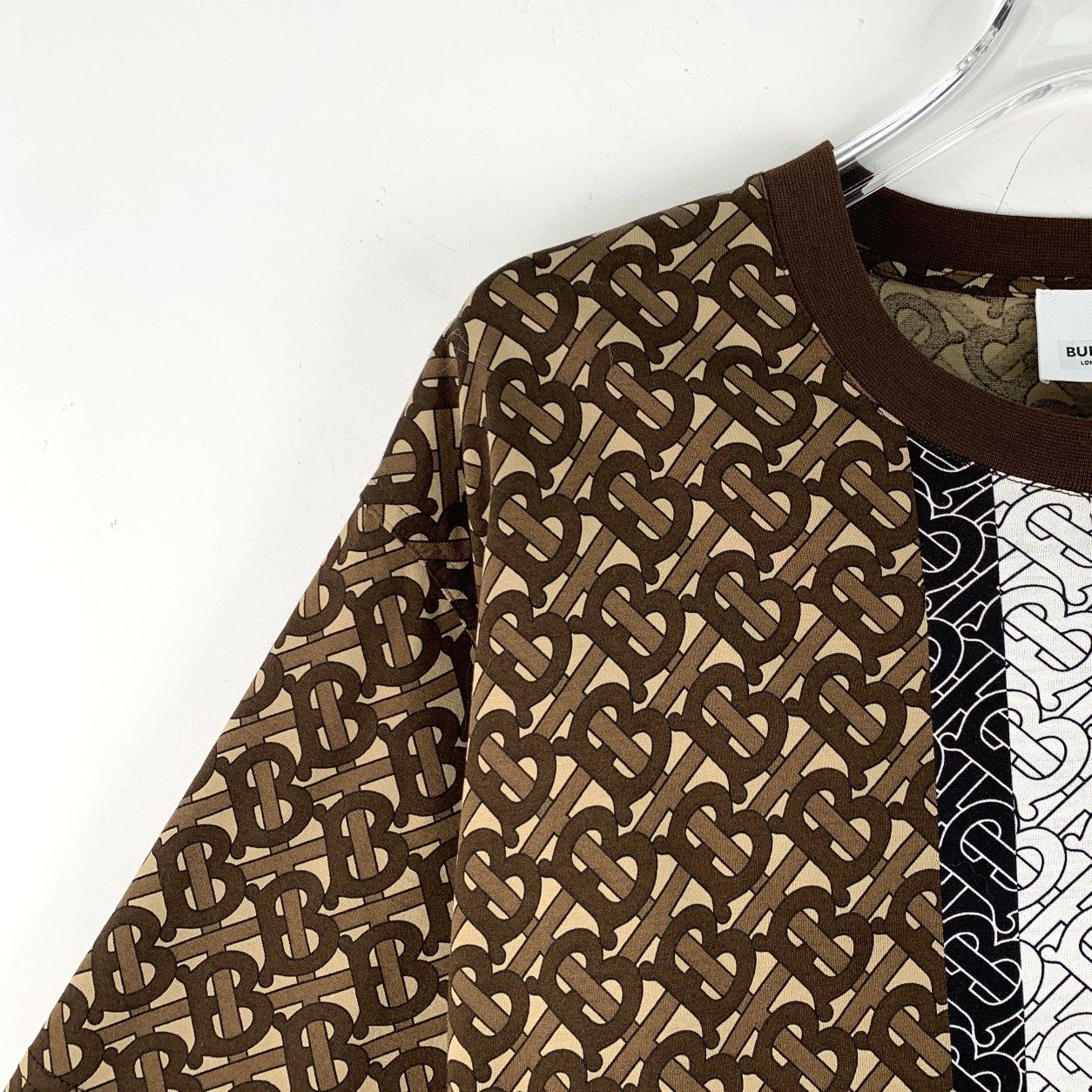 Burberry Burberry TB All Over Logo Printed Short Sleeve T-shirt K26WX Size US XS / EU 42 / 0 - 5 Thumbnail