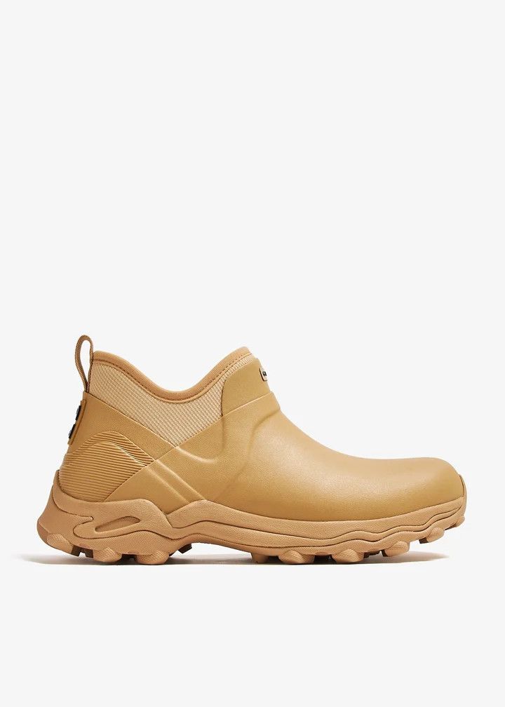 o1lv12m1025 Bogs Low Chelsea Boots in Beige