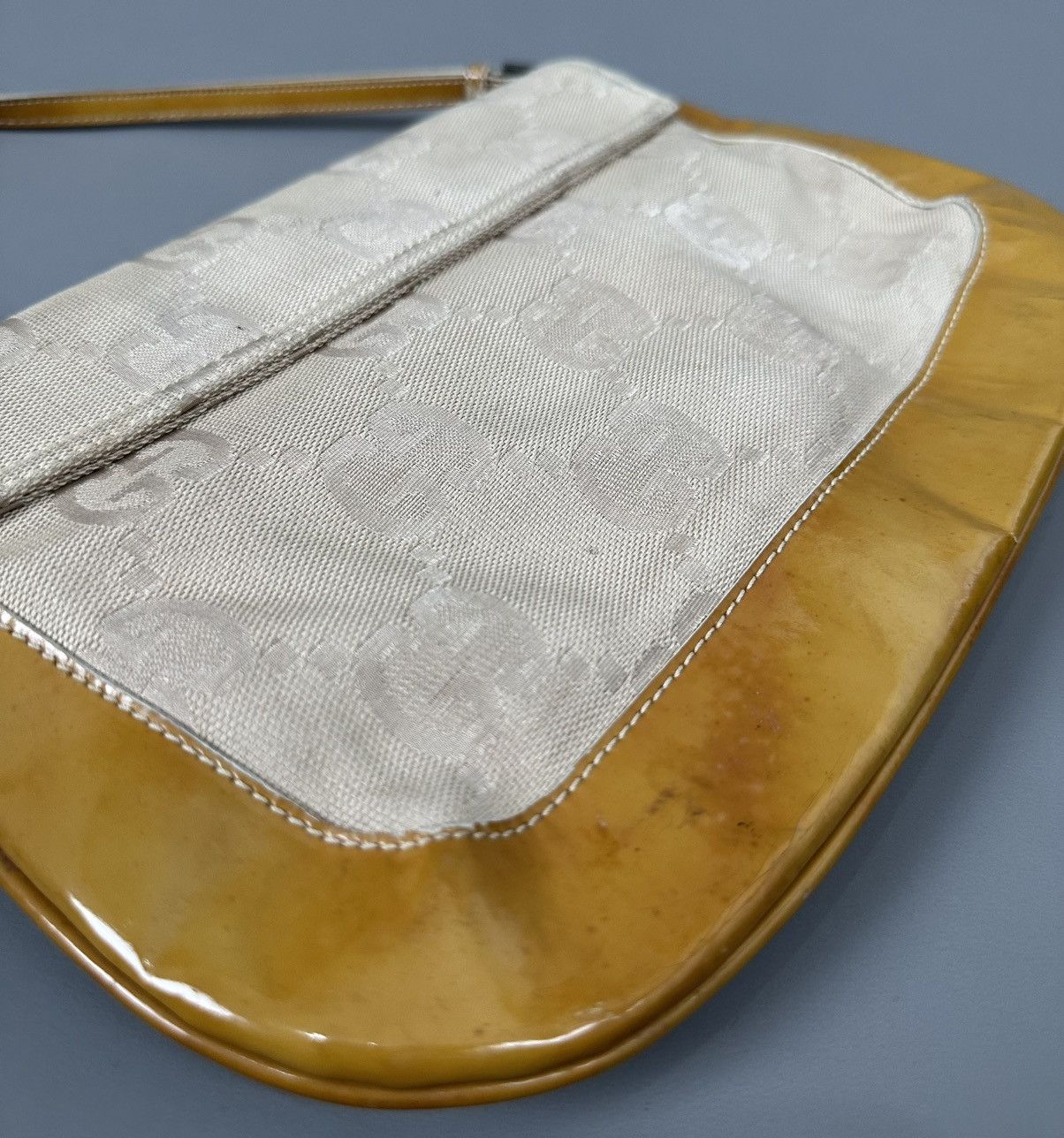 Gucci Gucci - Vintage GG Canvas Beige - Yellow Patent Leather Bag Size ONE SIZE - 12 Thumbnail