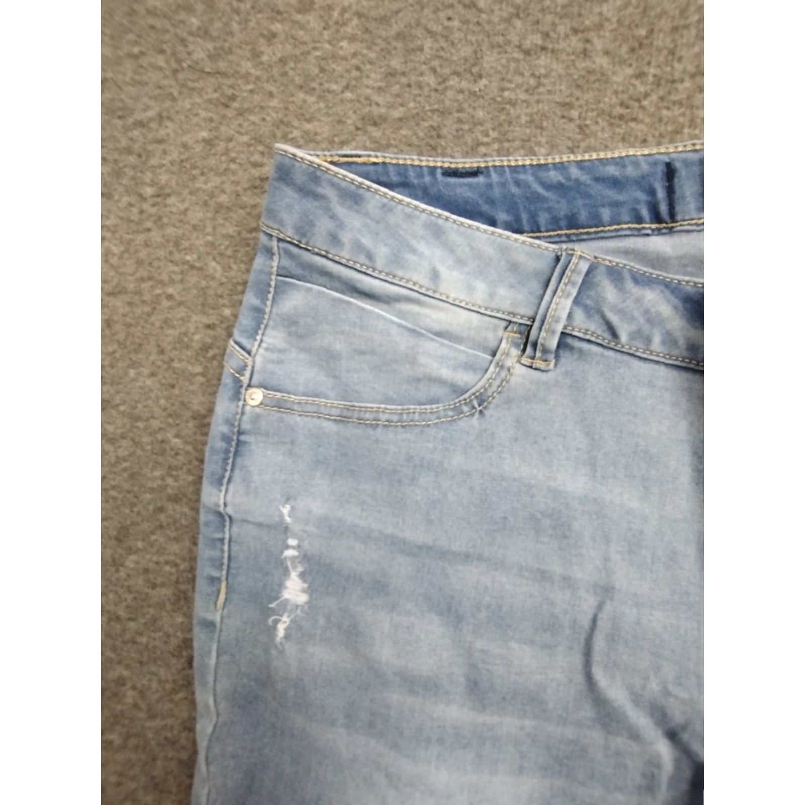 Denime Trend & Build Jeans Women 34 Light Denim 5-Pocket Whiskering Skinny Slim Stretch Blue Heather (If you consider color as Light Blue) Size 24" / US 00 / IT 34 - 7 Thumbnail