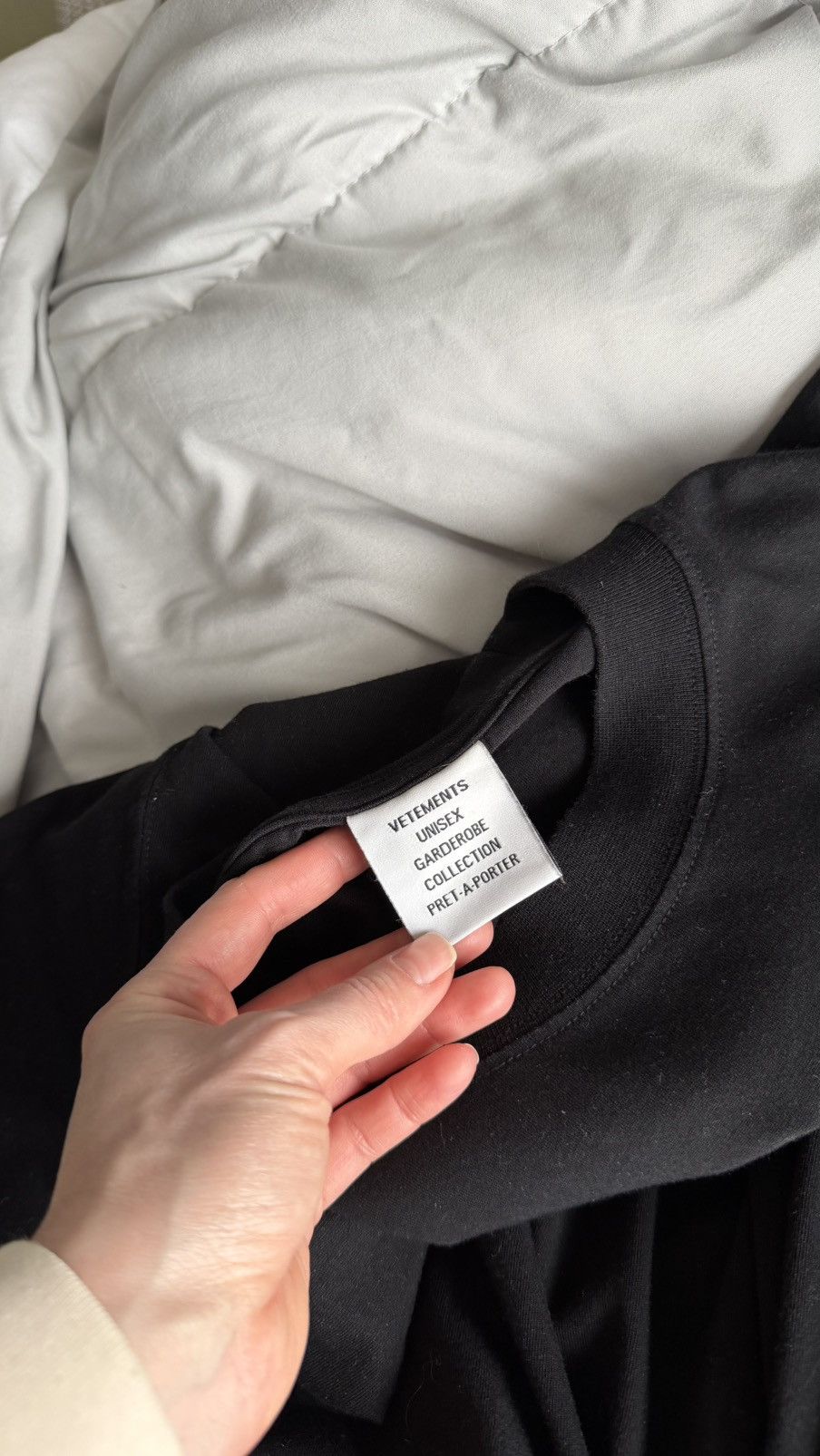 Vetements Vetements Rainbow Logo T-Shirt “Think Globally” Unisex Size XS / US 0-2 / IT 36-38 - 4 Thumbnail