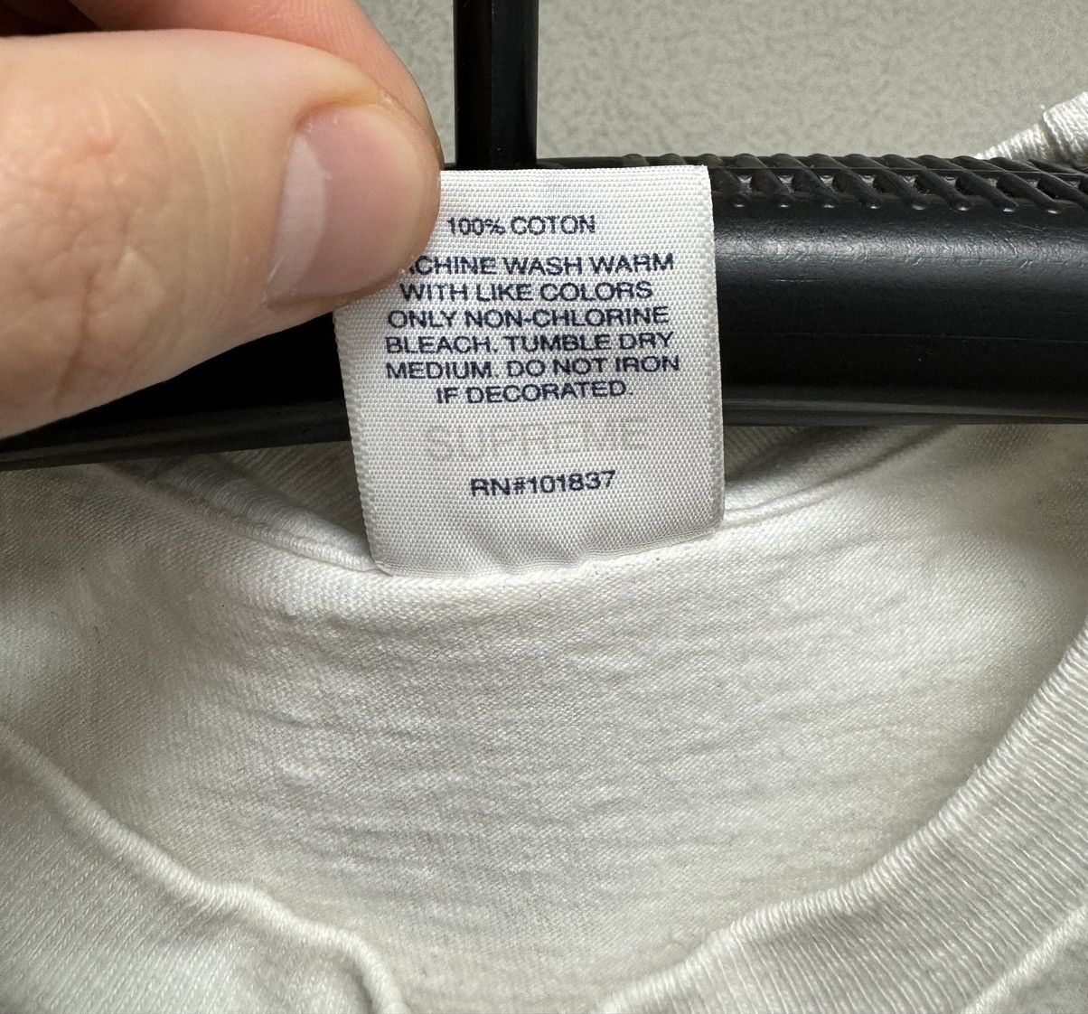 Supreme Supreme white t-shirt 3D emblem M size box logo Size US M / EU 48-50 / 2 - 4 Thumbnail