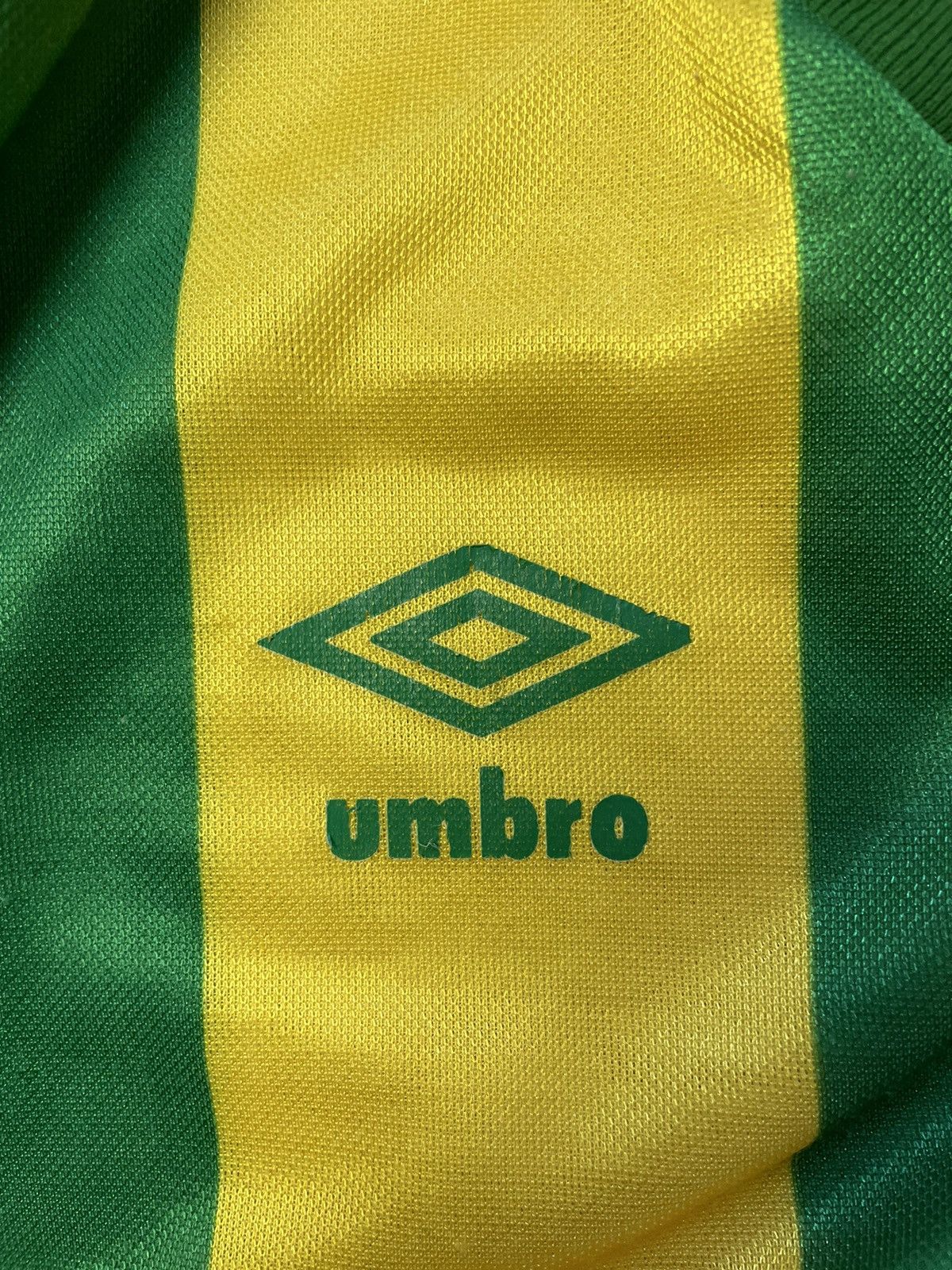 Umbro 90-s Umbro Vintage Soccer Jersey Football shirt long sleeve Size US M / EU 48-50 / 2 - 6 Thumbnail