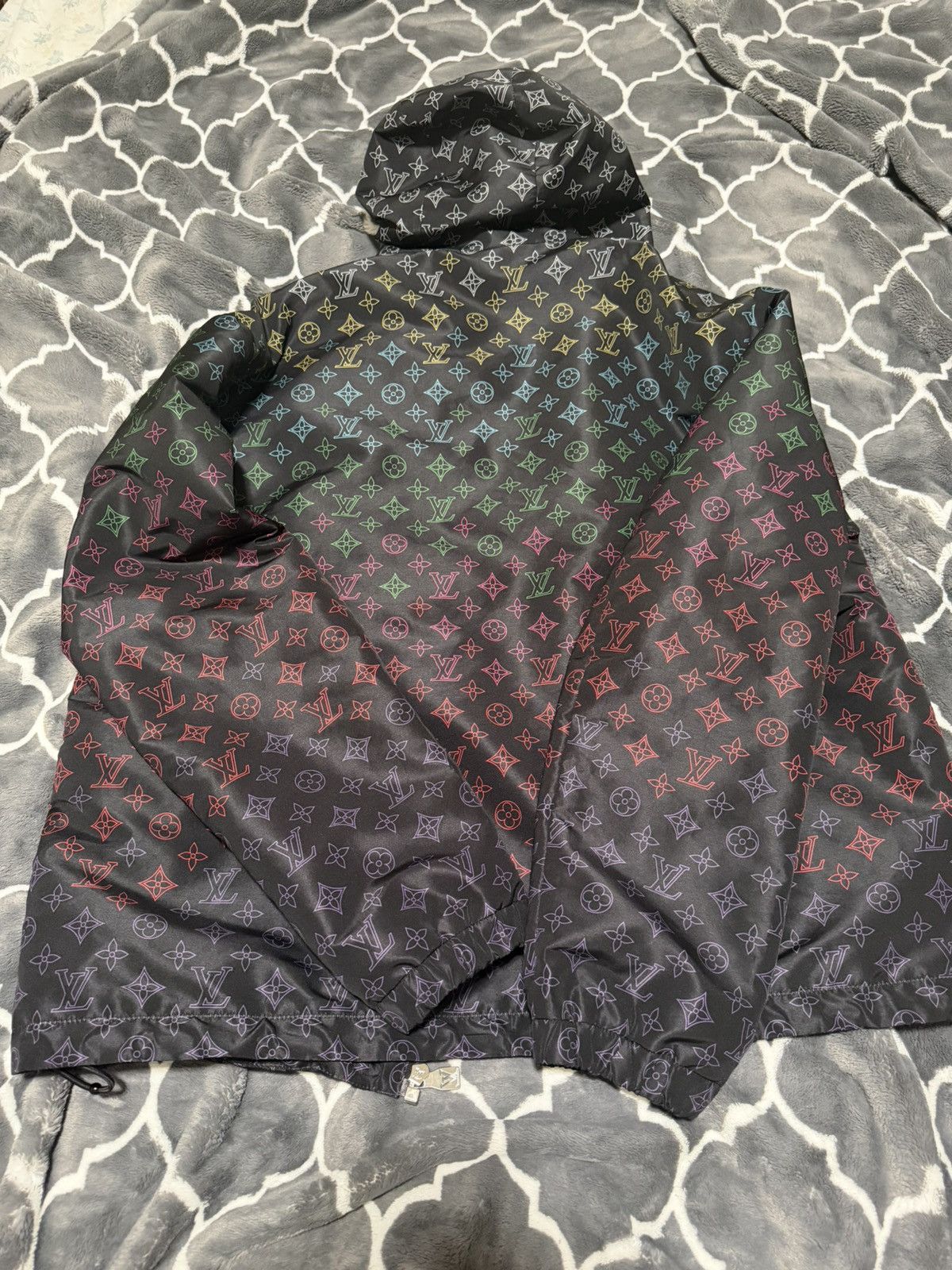 Louis Vuitton Louis Vuitton Monogram Flowers Gradient Printed Windbreaker Size US L / EU 52-54 / 3 - 6 Thumbnail