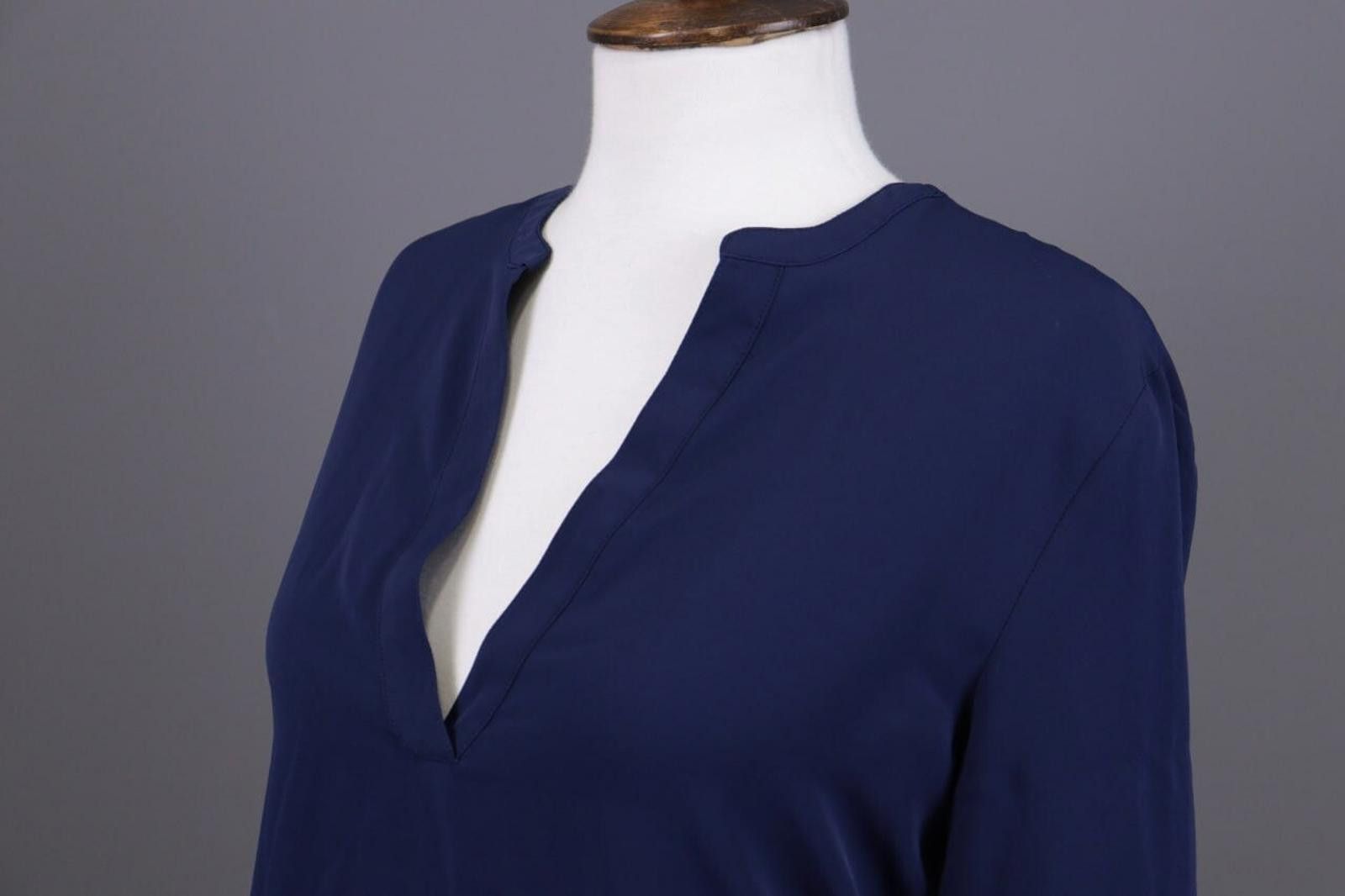 Lauren Ralph Lauren Lauren Ralph Lauren Blue V-Neck Blouse Shirt Size S Size S / US 4 / IT 40 - 7 Thumbnail