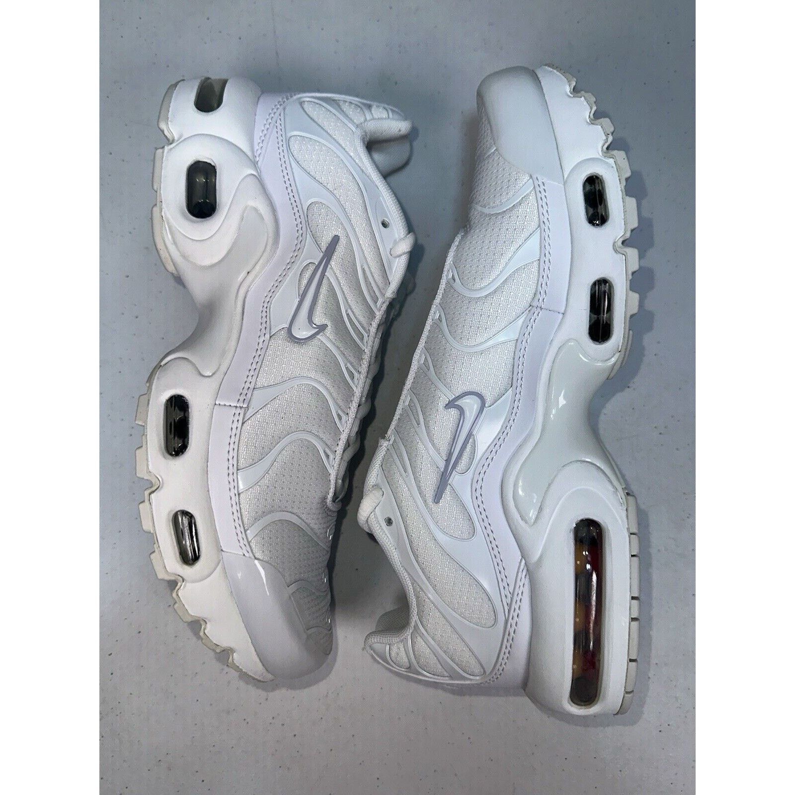 Nike Nike Air Max Plus Womens Size 4Y/5.5 Women’s CW7044-100 Size US 4 / IT 34 - 5 Thumbnail
