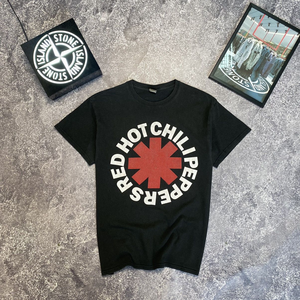 Band Tees Vintage Red Hot Chilipeppers 2016 big logo rock band tee Size US M / EU 48-50 / 2 - 1 Thumbnail