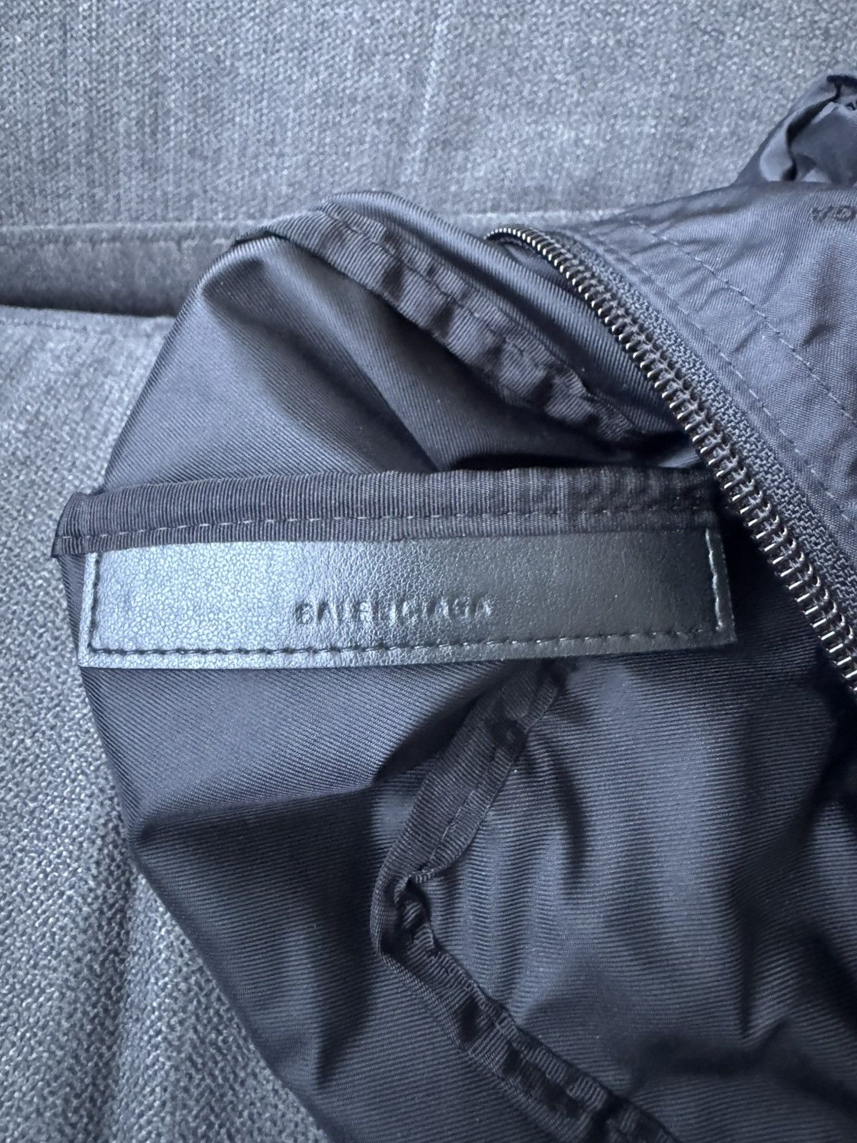 Balenciaga Balenciaga Expandable Sling recycled-nylon shoulder bag Size ONE SIZE - 11 Thumbnail