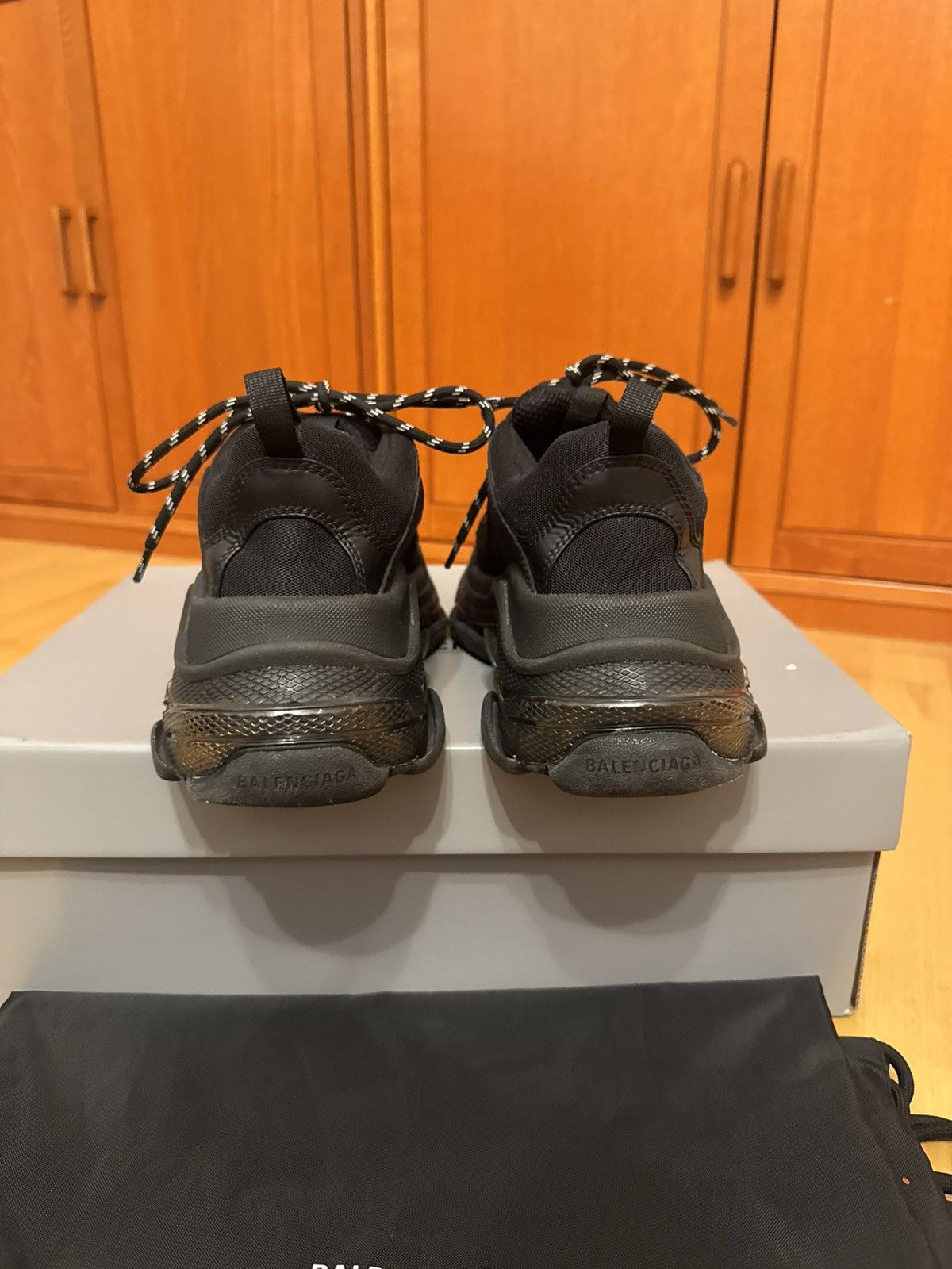 Balenciaga Balenciaga Triple S Triple Black Size US 7 / EU 40 - 8 Thumbnail