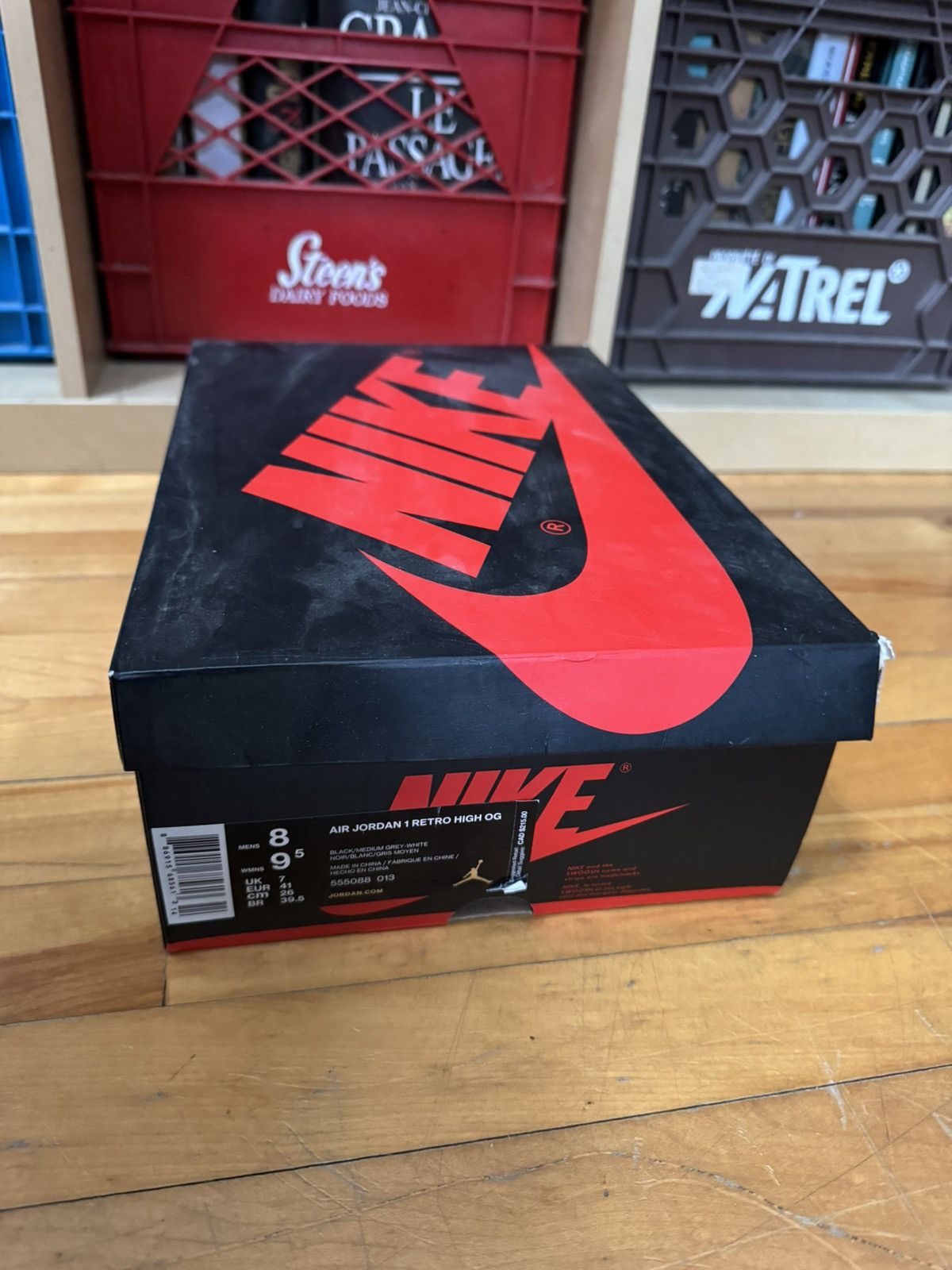 Jordan Brand Air Jordan 1 High OG "Shadow" 2018 Size US 8 / EU 41 - 12 Thumbnail