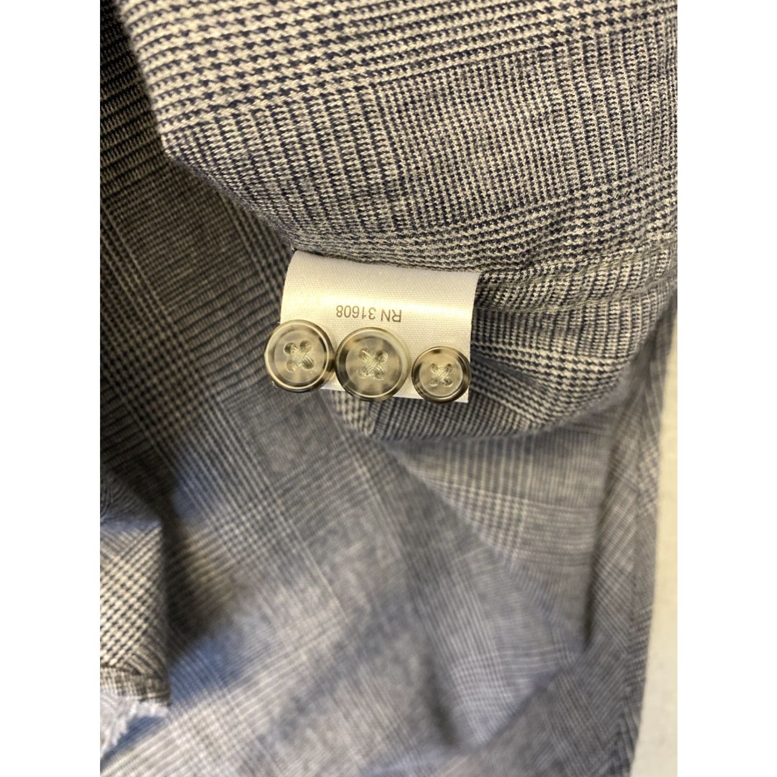 Jos. A. Bank VINTAGE Jos. A. Bank Tailored Button-Up Shirt L 16 Gray Almeria Plaid Mens Size US L / EU 52-54 / 3 - 7 Thumbnail