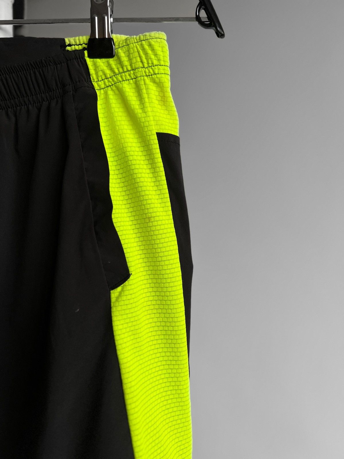 H&M H&M Sport Mens Active Training Shorts Black Green Drawstring Size US 30 / EU 46 - 2 Thumbnail