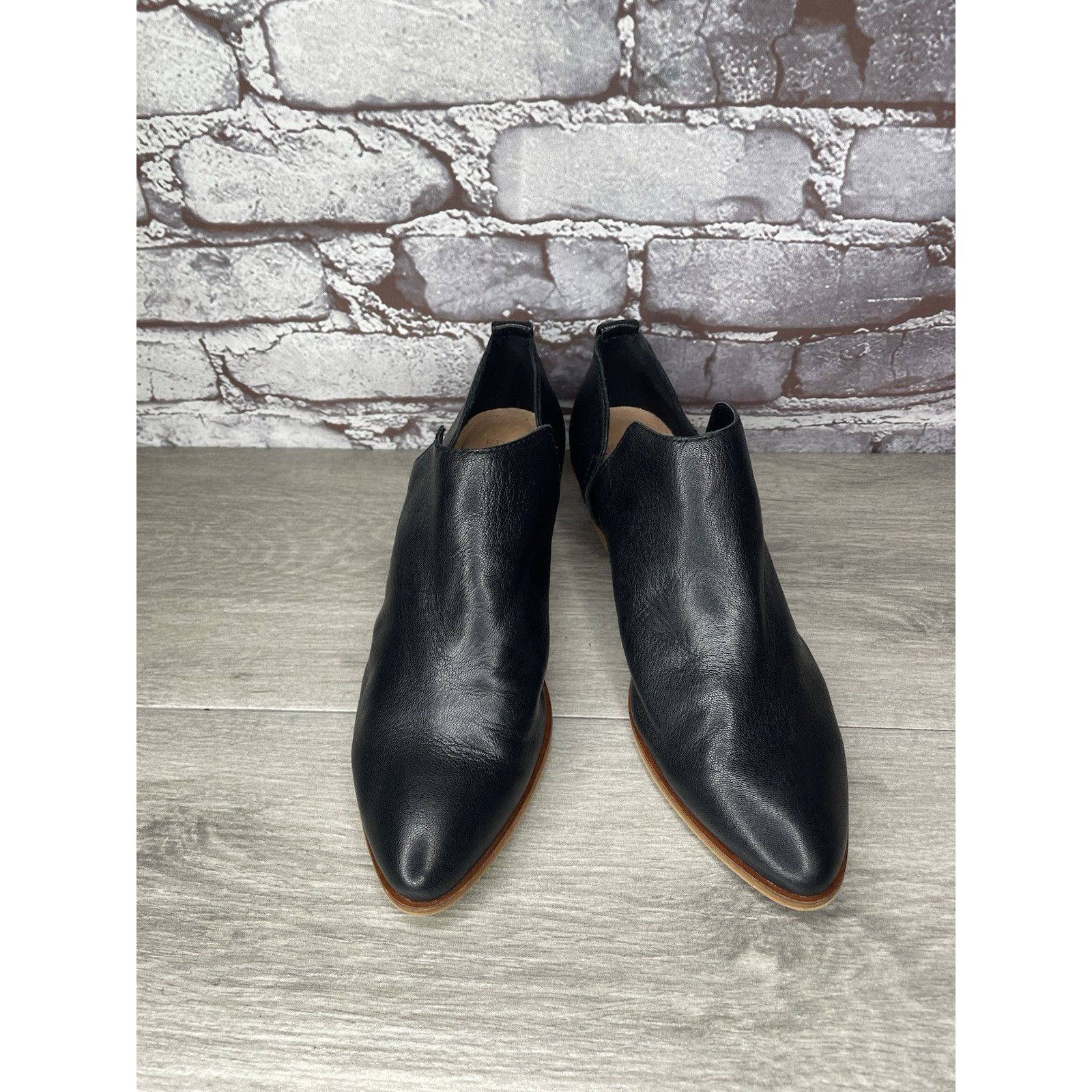 Frye Frye and Co. Rubie Black Leather Slip On V Cut Out Sides Hee Size US 7.5 / IT 37.5 - 14 Thumbnail