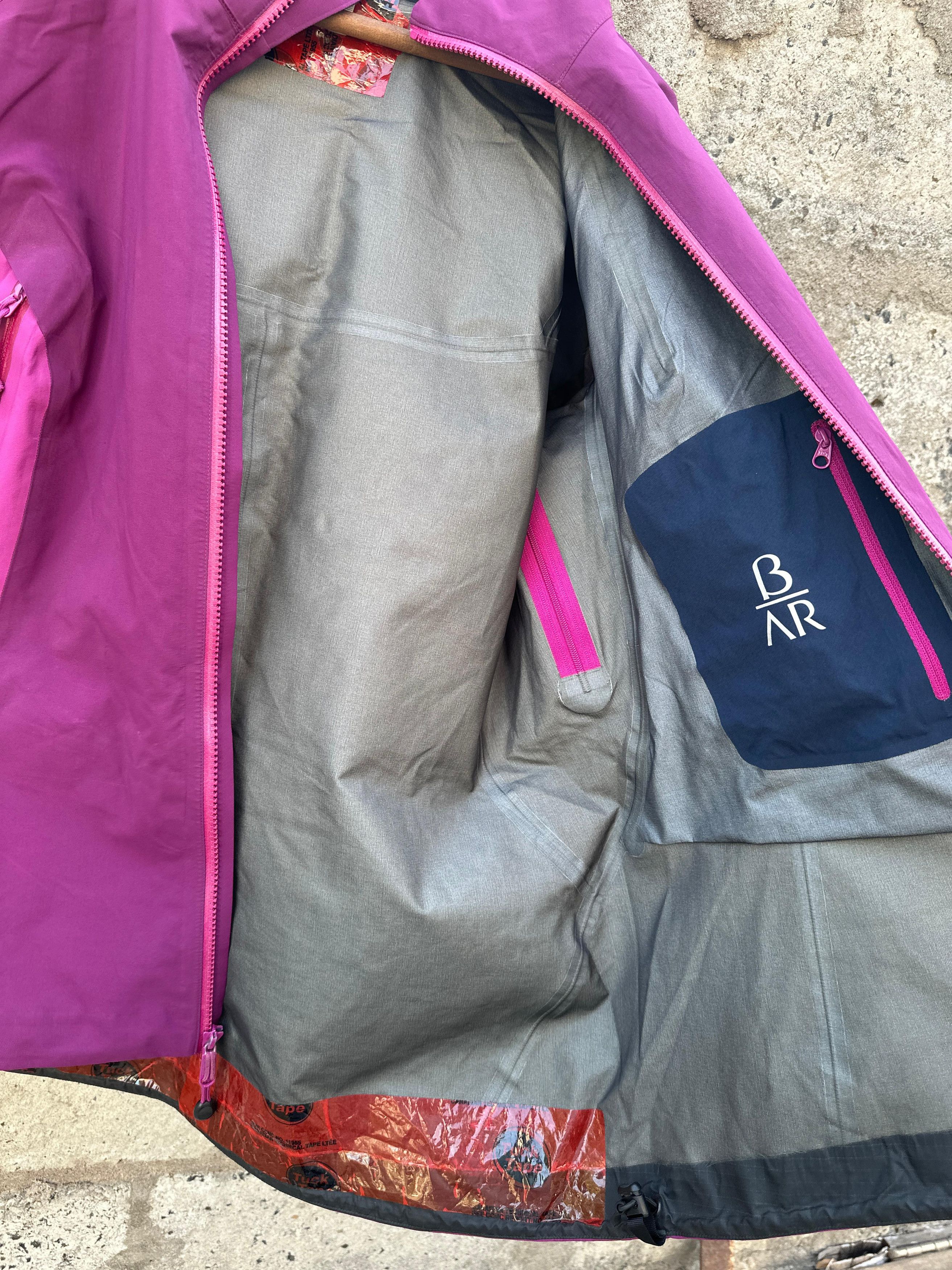 Arc'teryx Arc'teryx Women's GORE-TEX Hard Shell Jacket (Beta AR) Size US L / EU 52-54 / 3 - 15 Thumbnail
