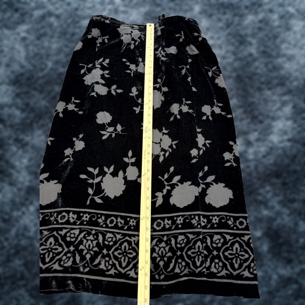 Talbots Talbots Vintage Midi Floral Velvet Skirt Women 16 Black Roses Size 16 Size 38" / US 16 / IT 52 - 1 Thumbnail