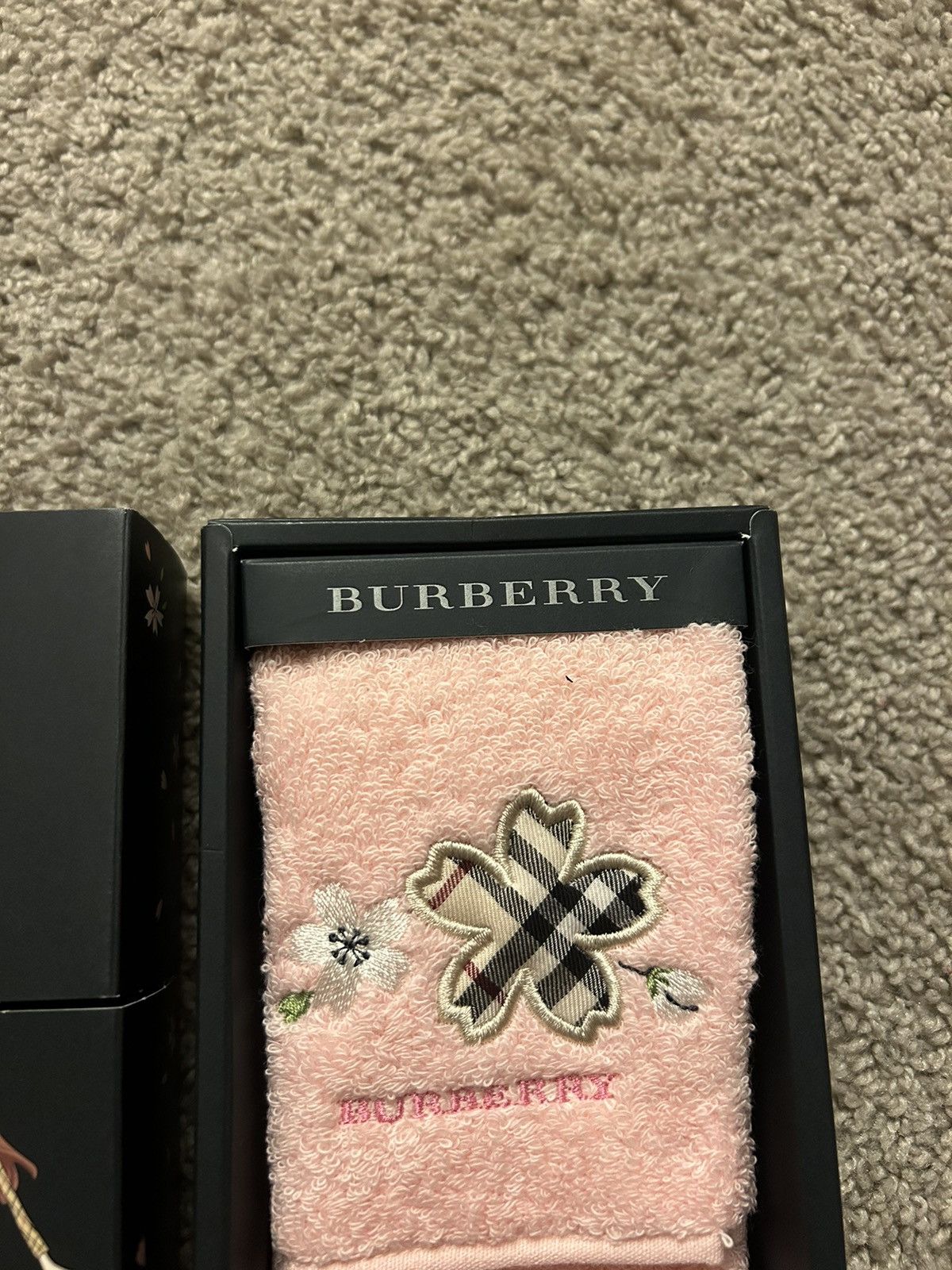 Burberry Burberry Embroidered Flower Towel Size ONE SIZE - 4 Thumbnail