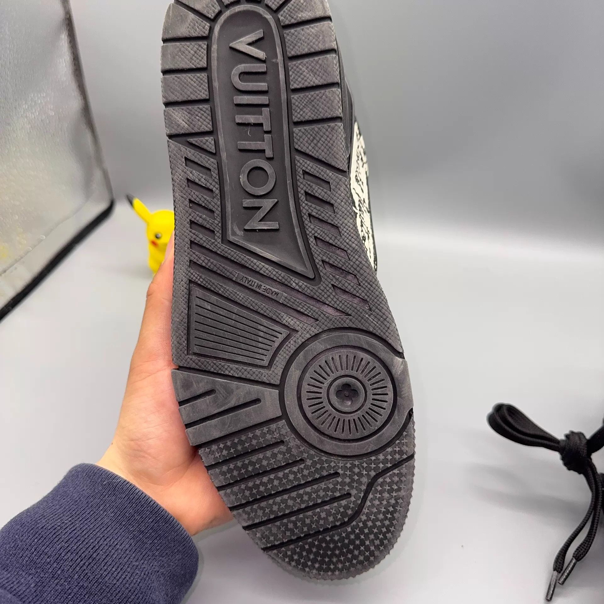 Louis Vuitton LOUIS VUITTON Trainer Black & White Print Sneaker 41 Size US 8 / EU 41 - 7 Thumbnail
