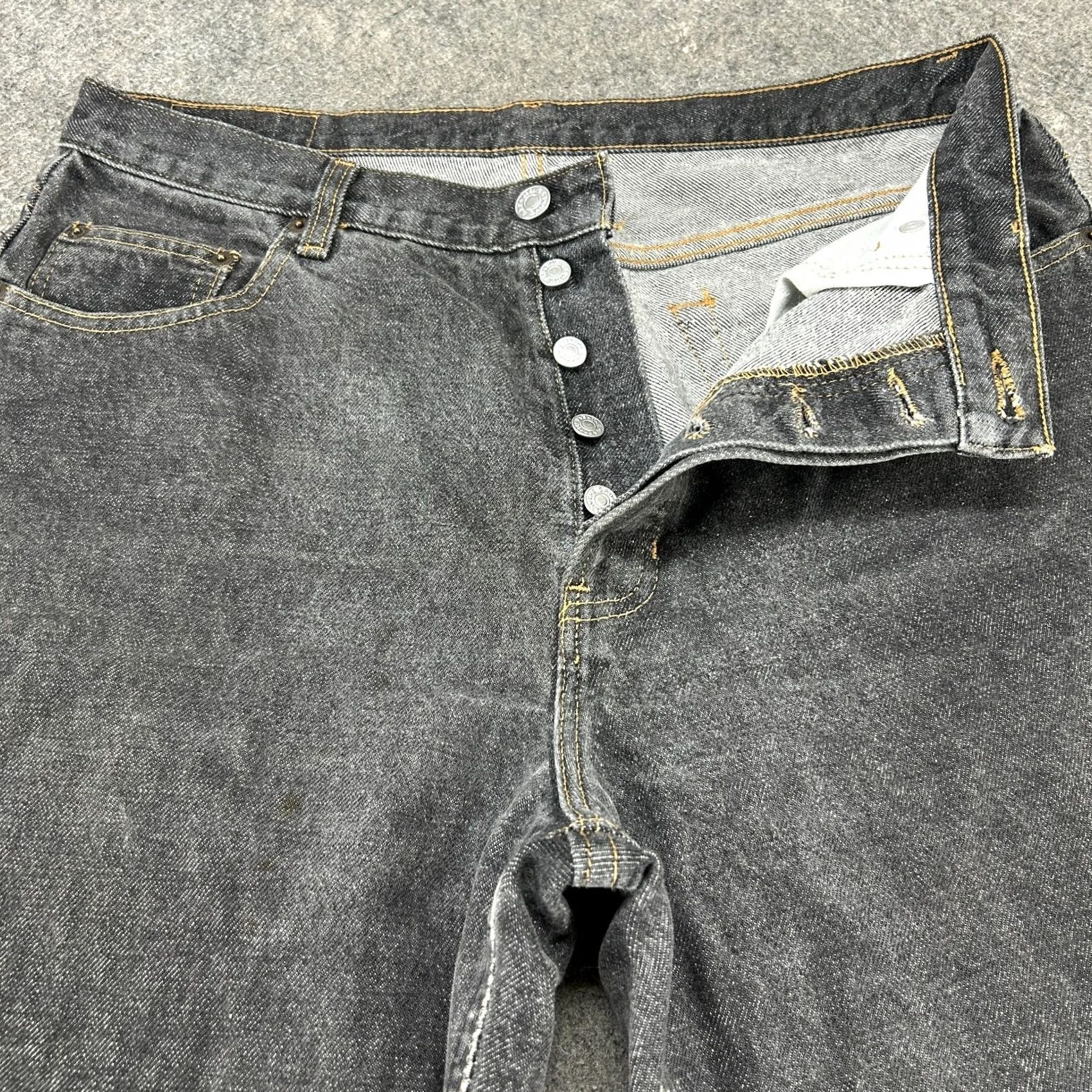 Gap VINTAGE Gap Jeans Mens 32x31 Black Relaxed Tapered Medium Wash Denim 90s Size US 32 / EU 48 - 2 Thumbnail