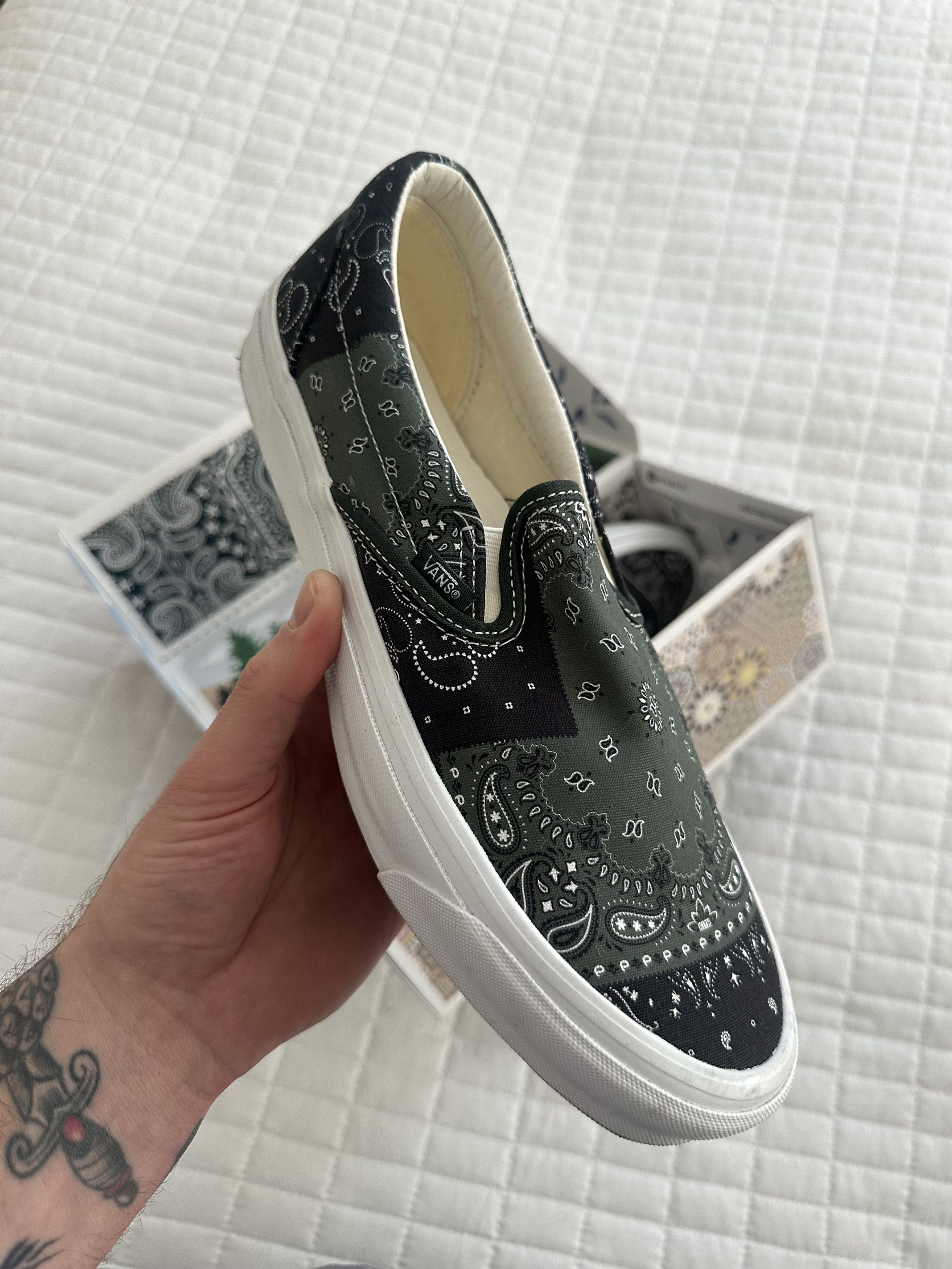 Kith × Vans KITH VANS OG CLASSIC SLIP ON 10TH SCARAB BANDANA Size US 11.5 / EU 44-45 - 1 Thumbnail