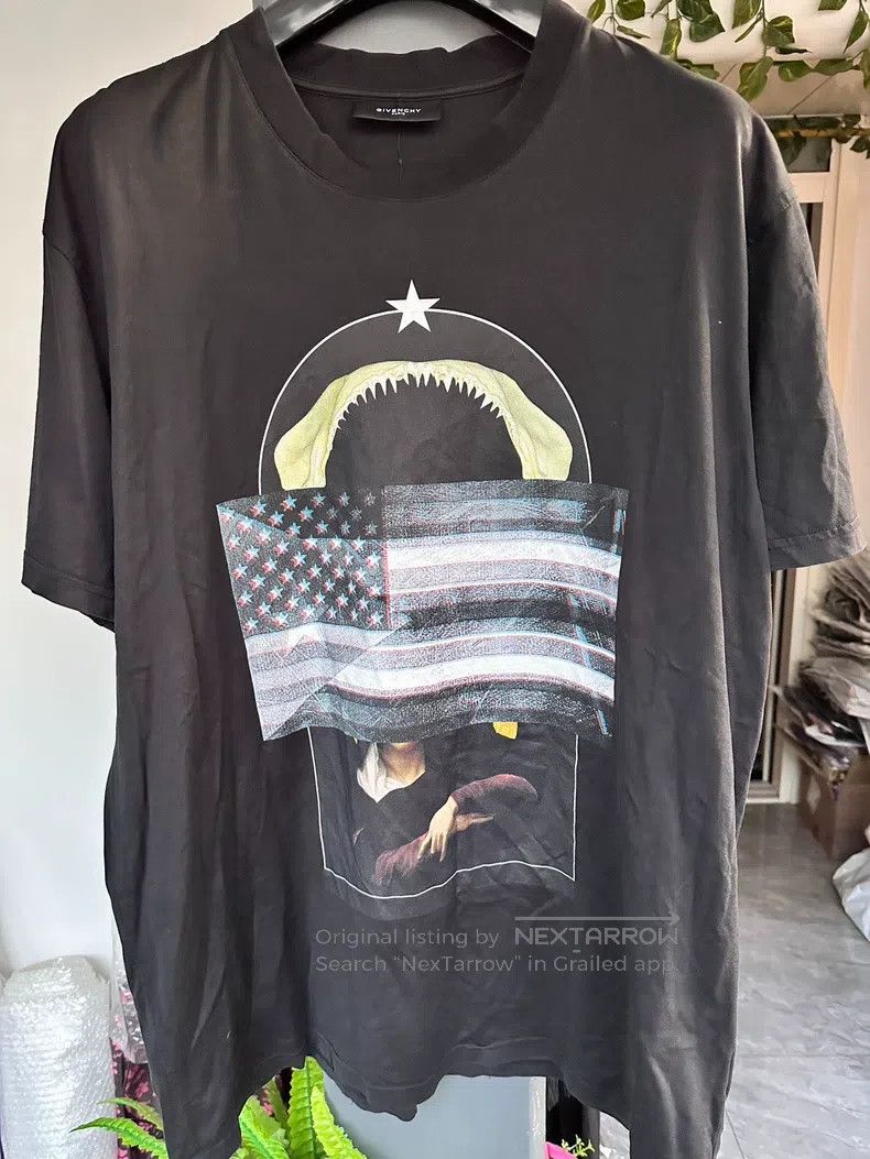 Givenchy Givenchy Virgin Mary national flag shark patchwork T-shirt Size US L / EU 52-54 / 3 - 1 Thumbnail