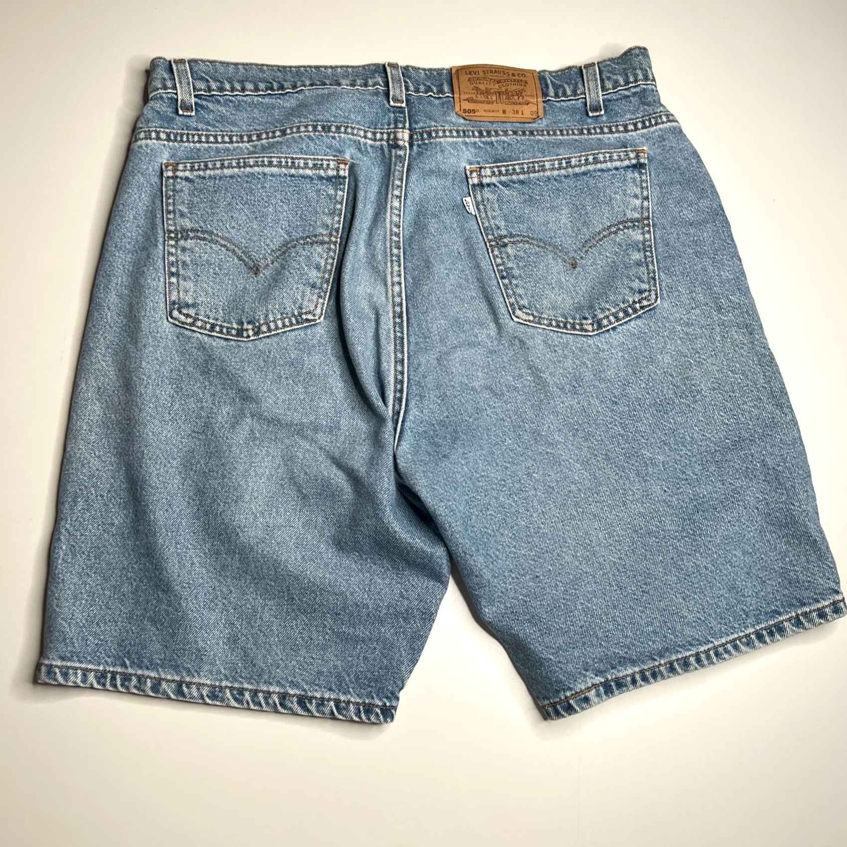 Levi's VINTAGE Levi’s 505 Regular Fit Denim Shorts W38 L9 Light Blue USA Made 90s Mens Shorts Jeans 90s 505 Regular Fit Blue Cotton Leather? Size US 38 / EU 54 - 6 Thumbnail