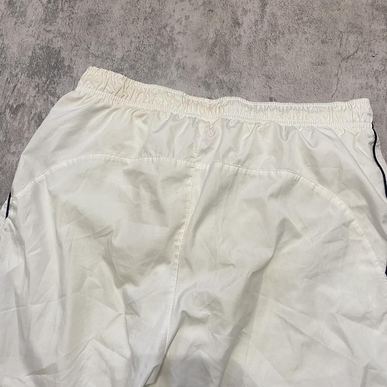 Nike 2000s White Nike shorts with navy blue trim nike Size US 26 / EU 42 - 5 Thumbnail