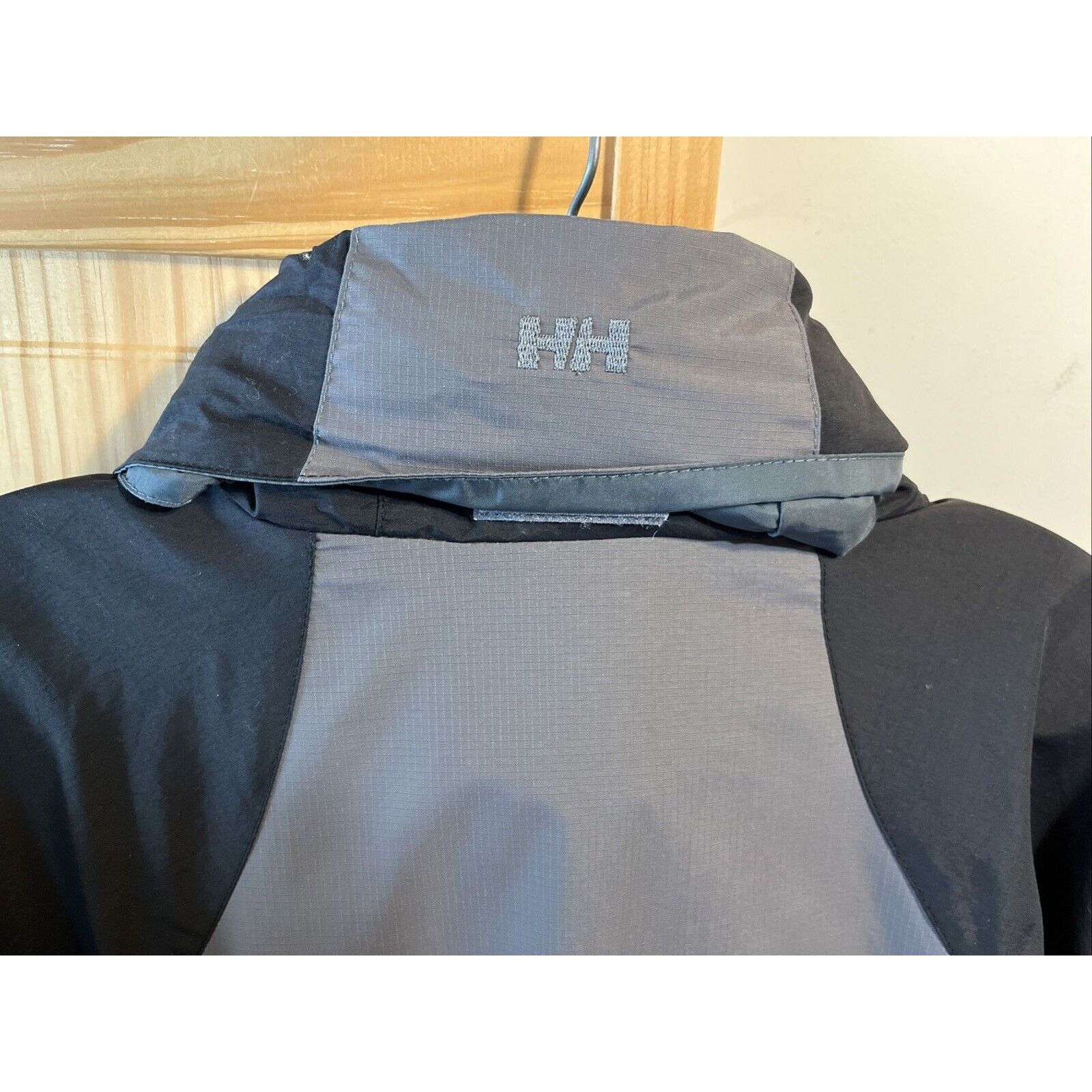 Helly Hansen Helly Hansen Jacket Mens Sz XL Black LS Packable Hood Travel Size US XL / EU 56 / 4 - 11 Thumbnail