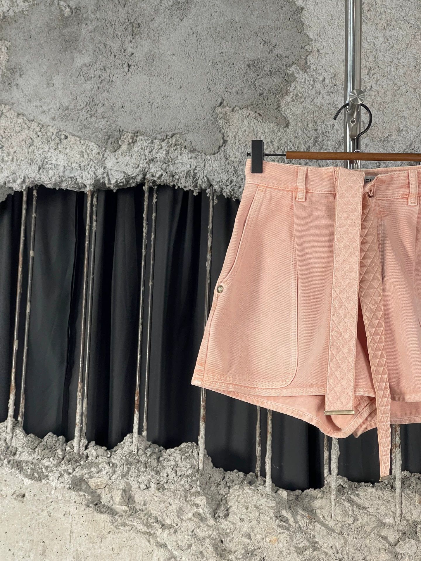 Chanel Chanel Belted Shorts Size 34 99 New Size 25" / US 0 / IT 36 - 3 Thumbnail