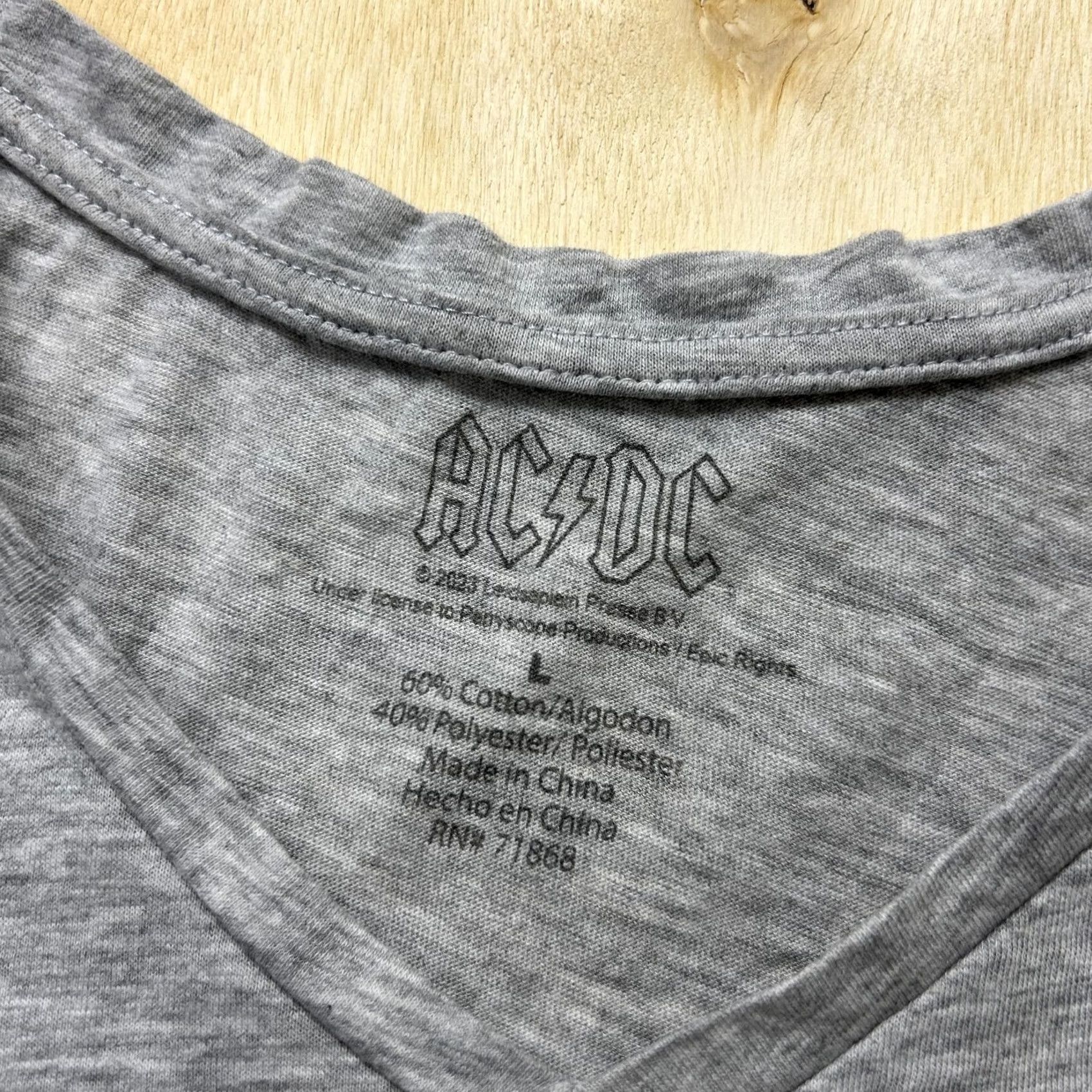Olive AC/DC Shirt Womens Large Gray Live 1981 Tour V Neck Tee T-Shirt Shirt Women Casual Rock Music Band Budget-friendly Size L / US 10 / IT 46 - 3 Thumbnail