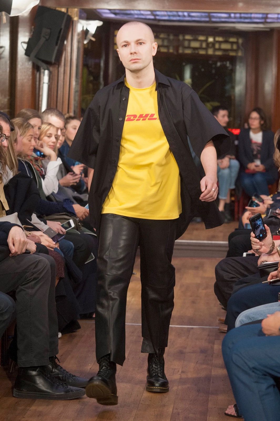 Vetements SS16 Vetements DHL tee Size US S / EU 44-46 / 1 - 3 Thumbnail