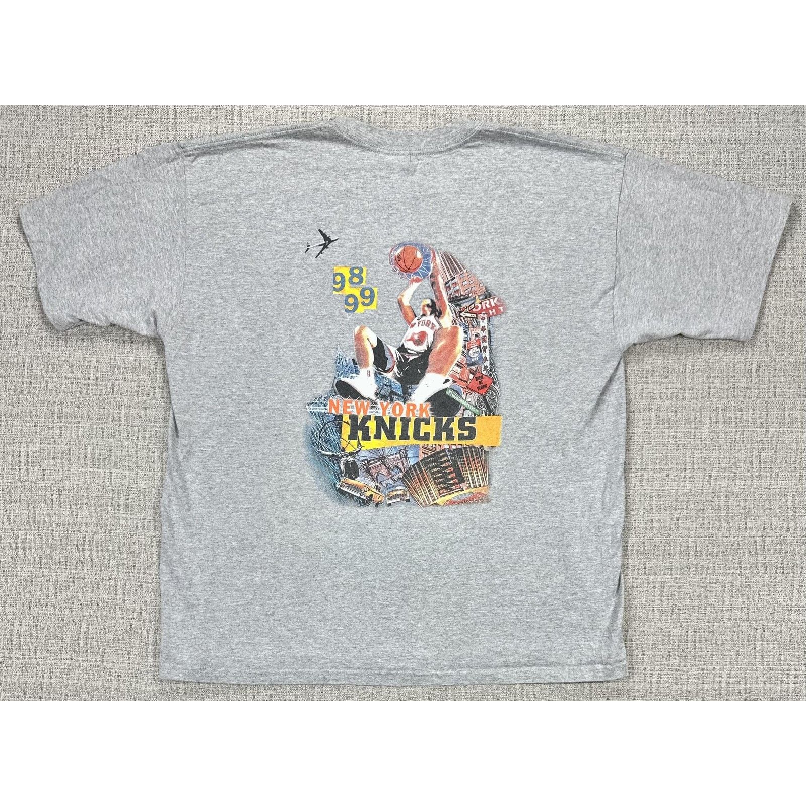 Gildan New York Knicks Shirt XL Dunking Skyline 98 99 Double Sided Size US XL / EU 56 / 4 - 10 Thumbnail