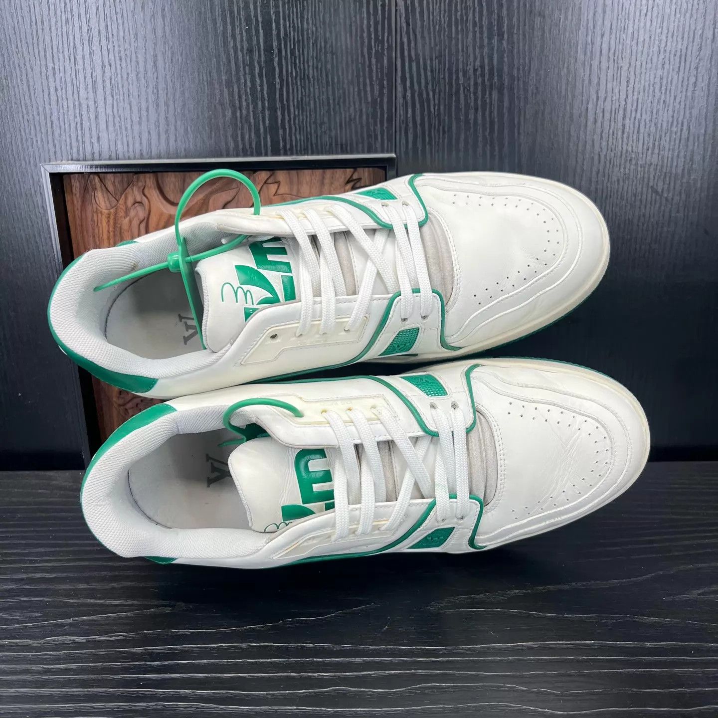 Louis Vuitton LV OG Trainer White Green UK7/EUR41 Size US 8 / EU 41 - 7 Thumbnail