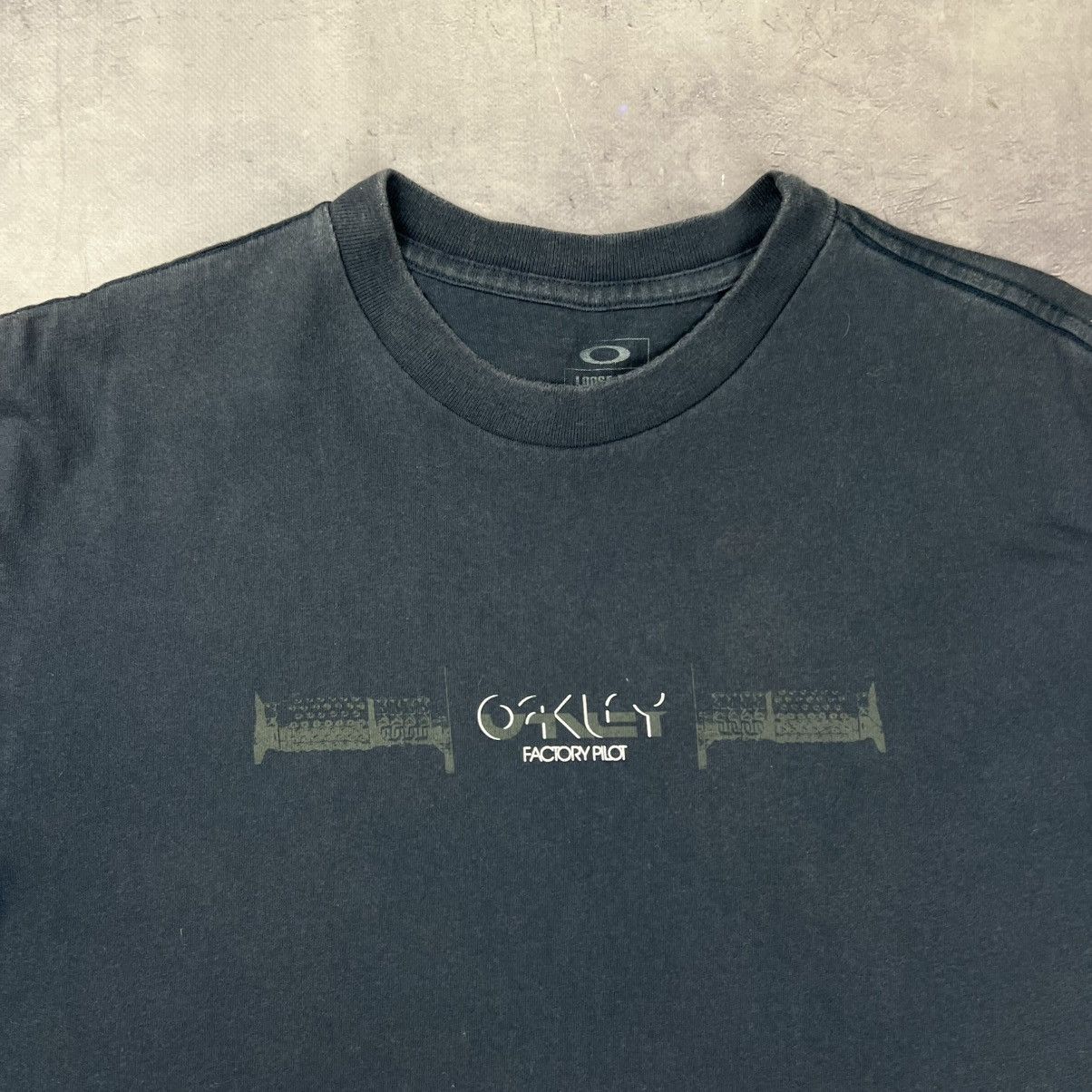 Oakley Rare! Oakley Factory Pilot Knife Logo Tee Big 00s Size US M / EU 48-50 / 2 - 6 Thumbnail